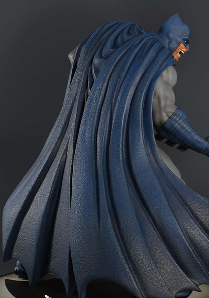 Batman The Dark Knight Returns, blue cape, fierce expression, SD Phone Wallpaper