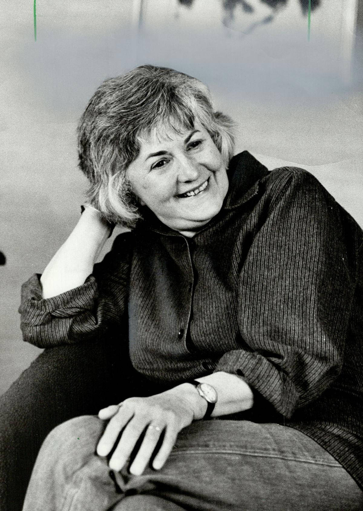 Bea Arthur, floating light bulb, 1979, HD Phone Wallpaper