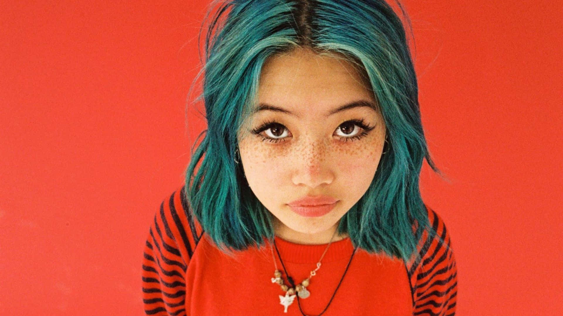 Beabadoobee, teal bob hair, freckles, Full HD Desktop Wallpaper