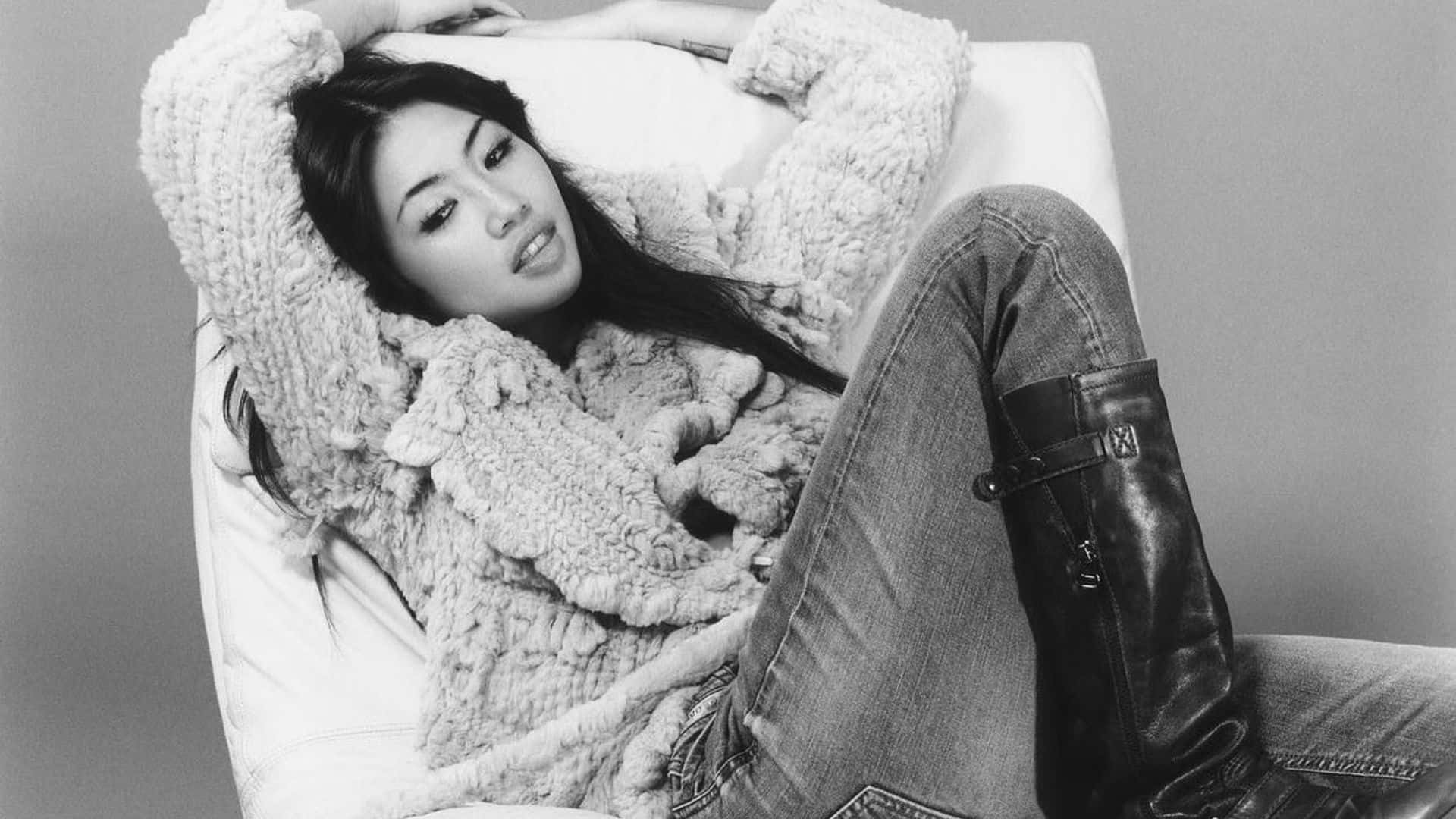 Beabadoobee, casual style, plush armchair, Full HD Desktop Wallpaper