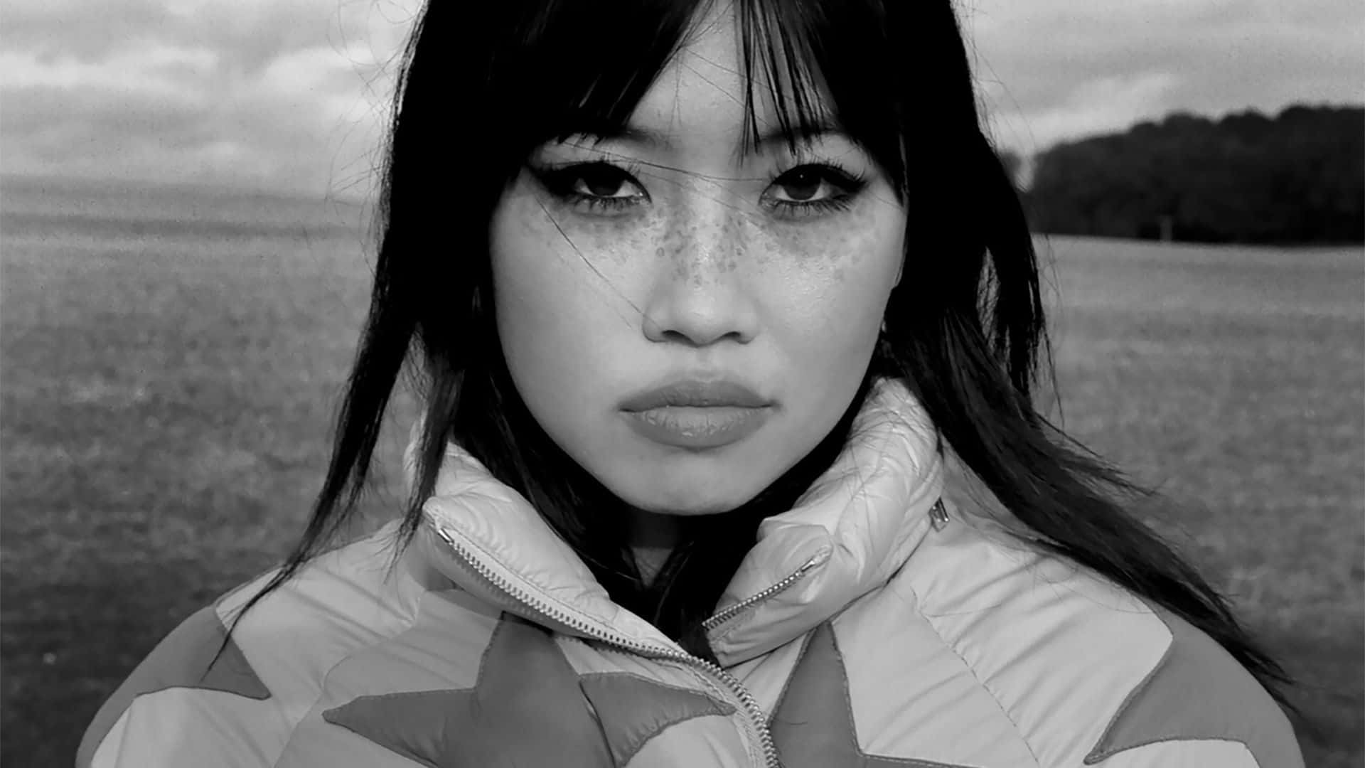 Beabadoobee, black and white portrait, freckles, Full HD Desktop Wallpaper