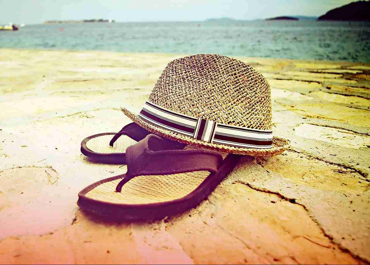 straw hat, flip flops, sun-warmed stone, SD Desktop Wallpaper