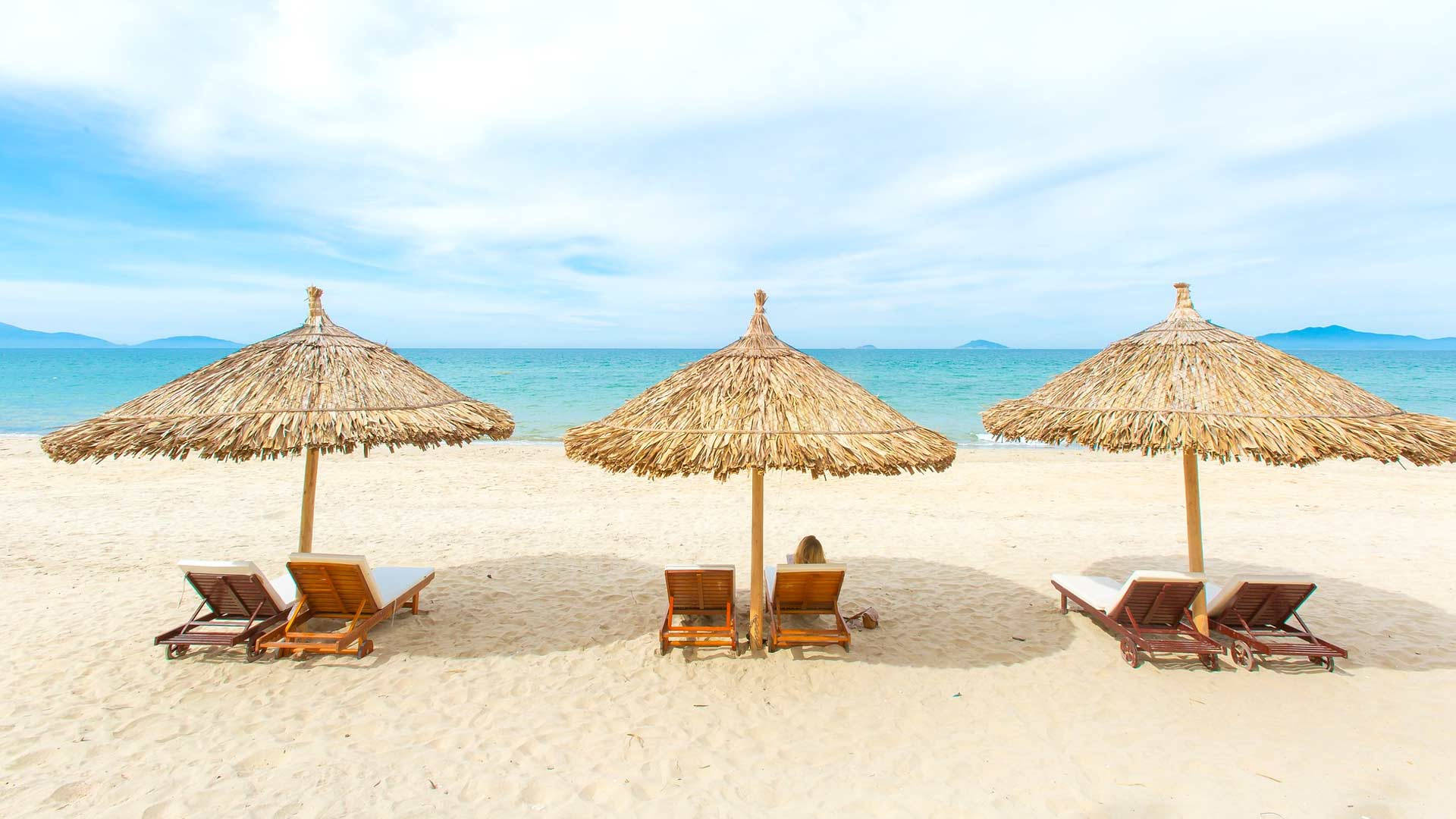 beach, thatched umbrellas, wooden lounge chairs, Full HD Desktop Wallpaper