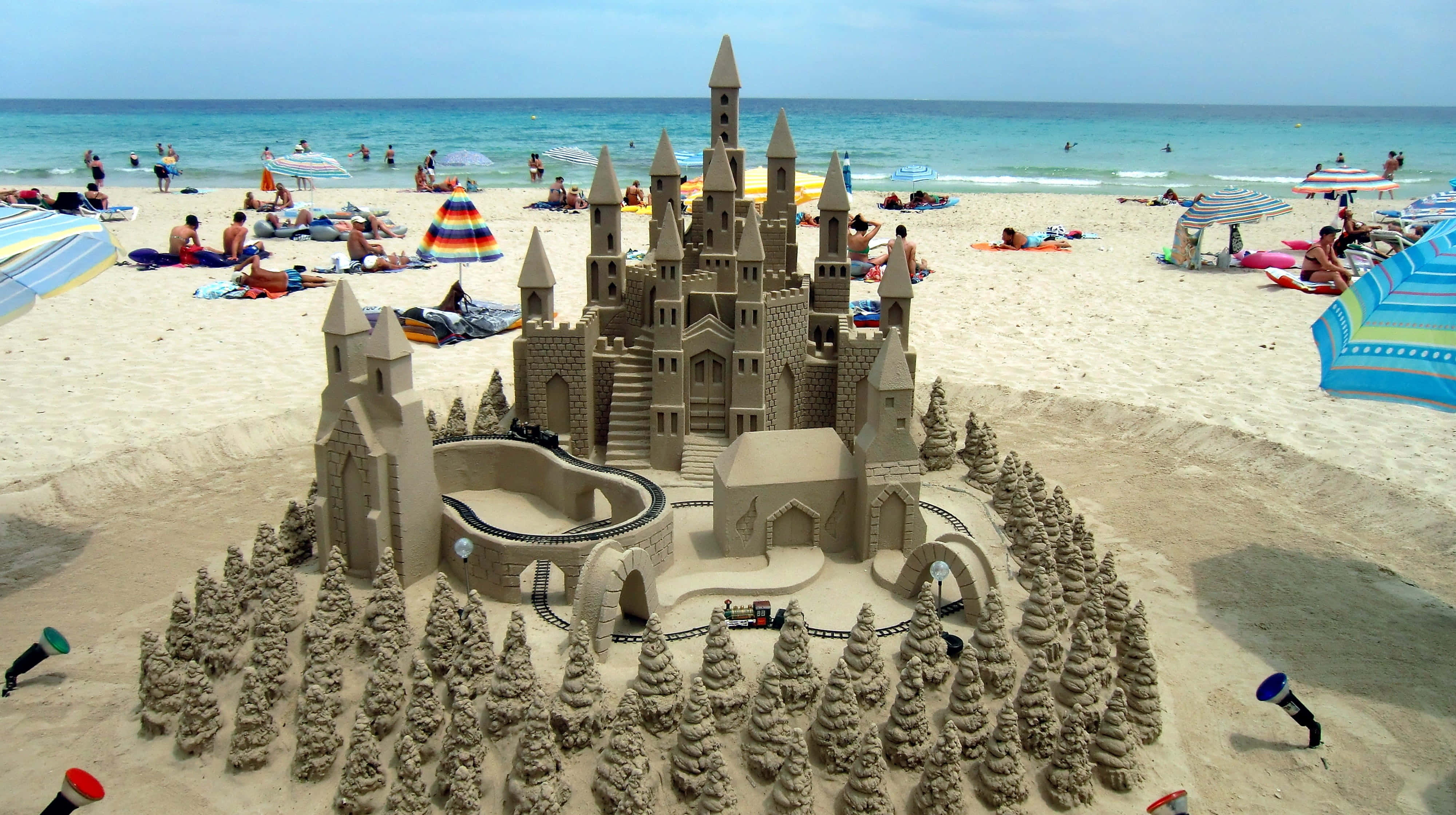 sandcastles 4000, turrets, train track, 4K Desktop Wallpaper