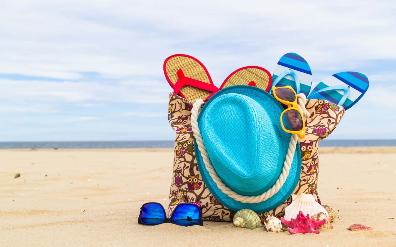 beach bag, flip flops, sunglasses, HD Desktop Wallpaper