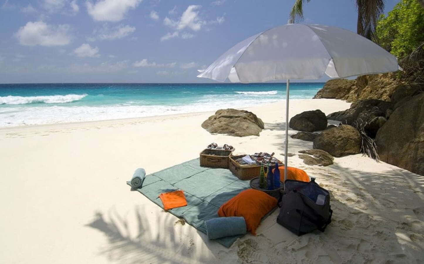 beach bag, white umbrella, colorful cushions, HD Desktop Wallpaper
