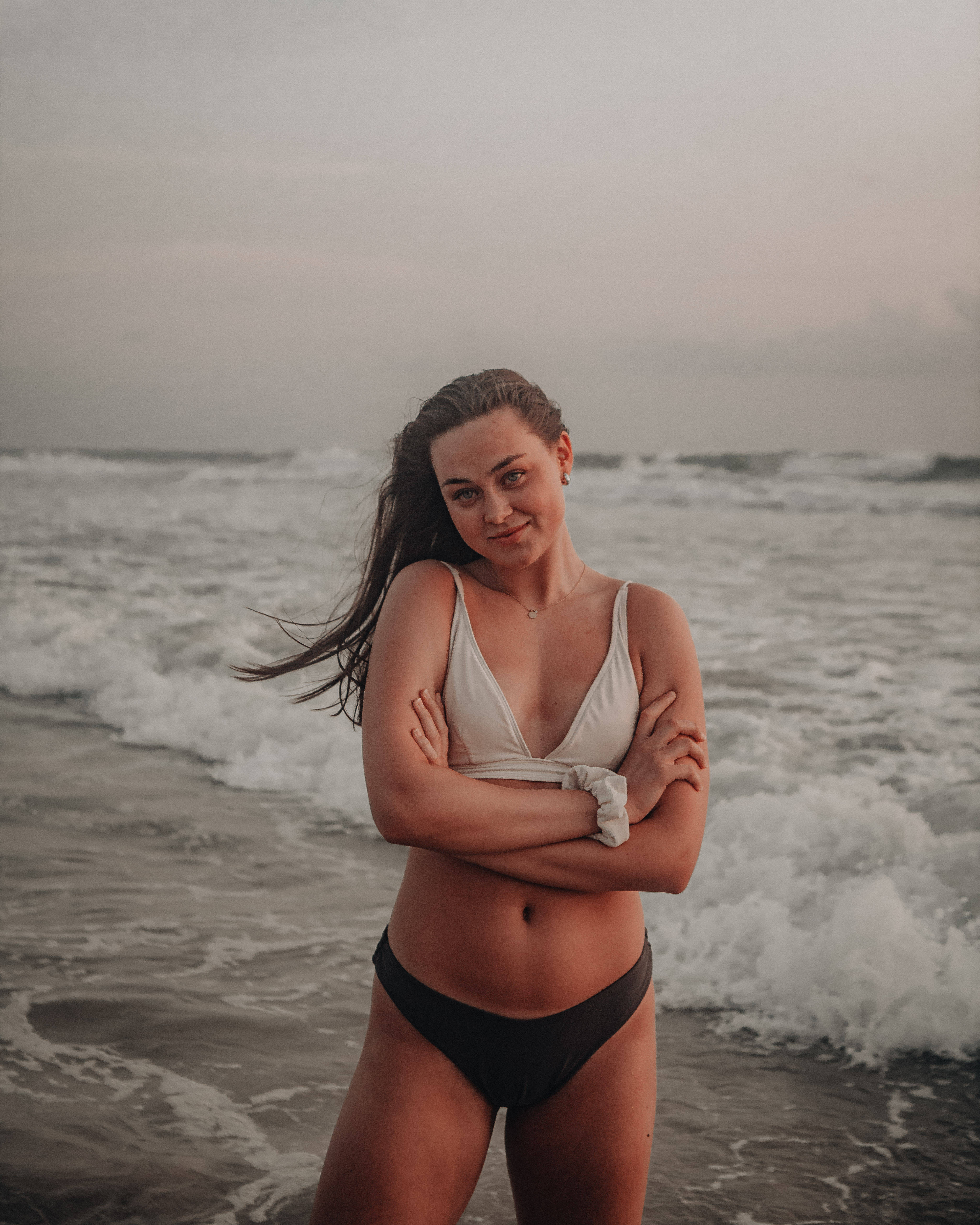 two-toned bikini, ocean waves, dusk, 4K Phone Wallpaper