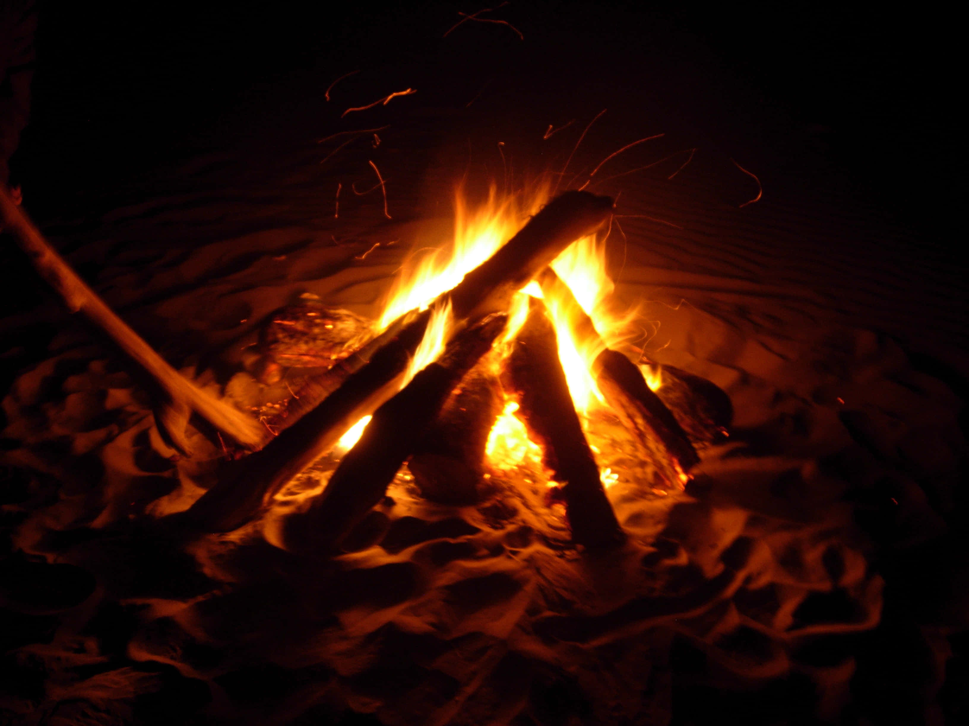 Beach Bonfire, starry sky, campfire, 2K Desktop Wallpaper