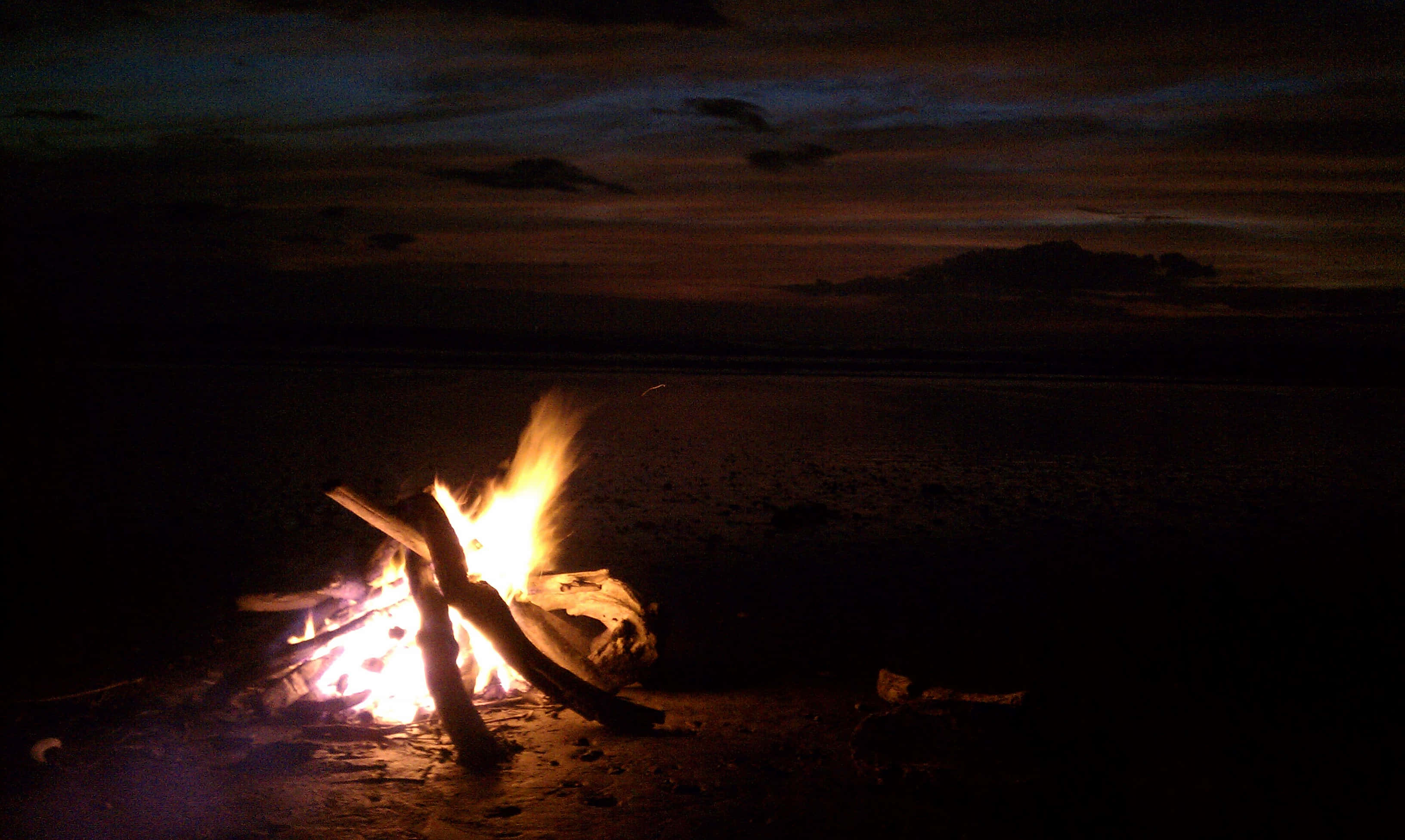 Beach Bonfire, sunset, twilight sky, 2K Desktop Wallpaper