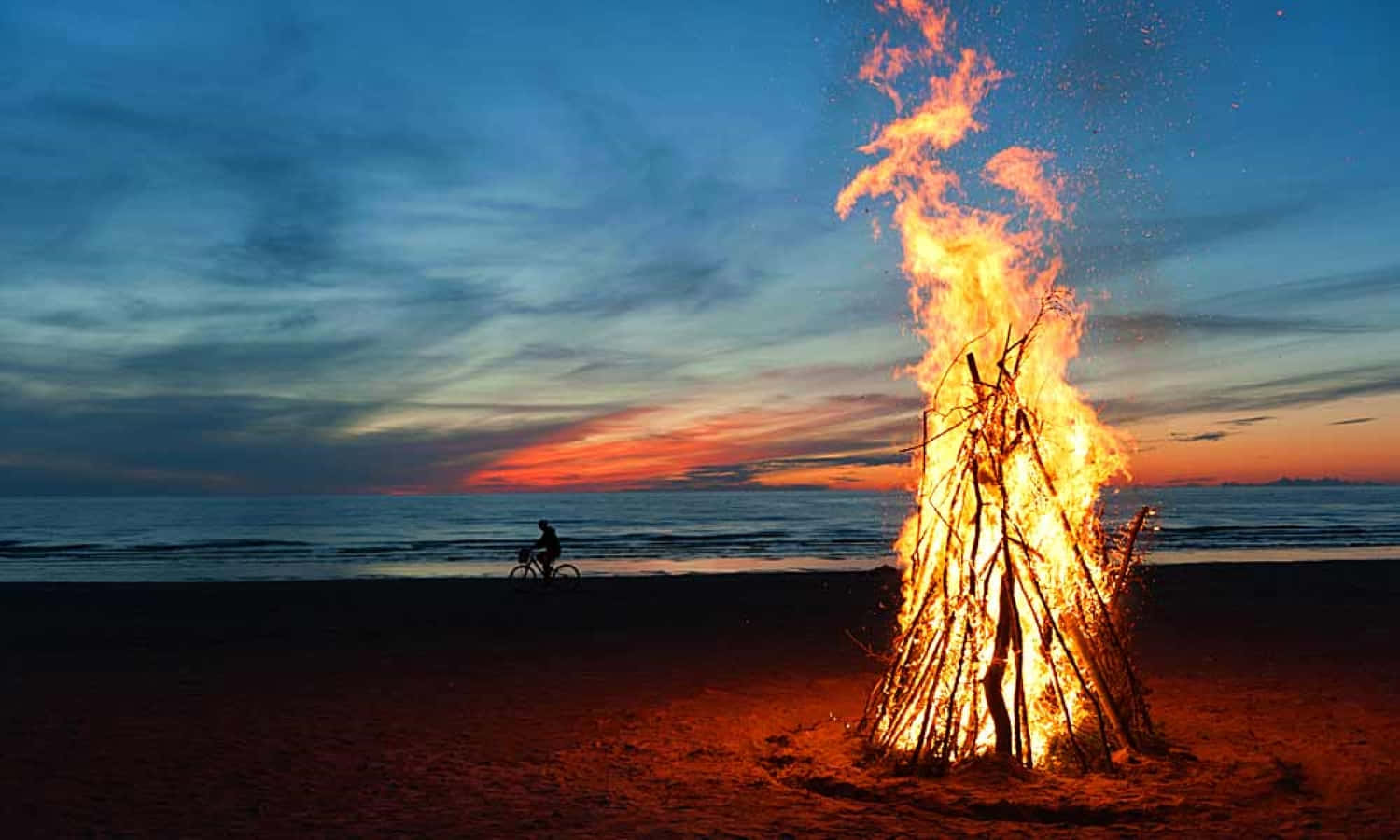 Beach Bonfire, sunset, twilight sky, HD Desktop Wallpaper