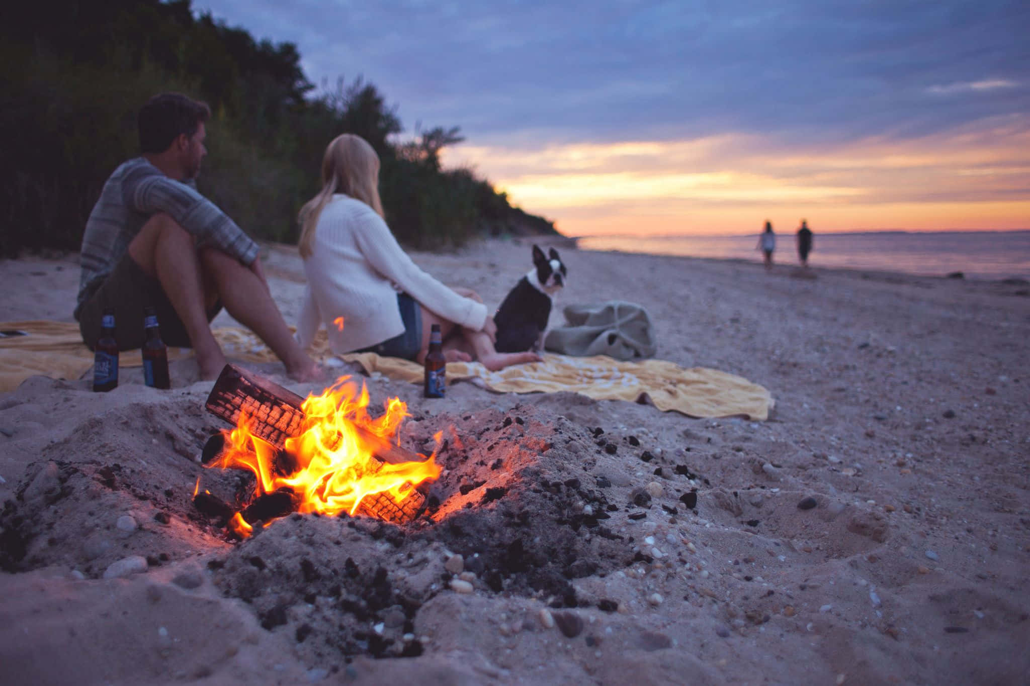 beach campfire, sunset, couple, Full HD Desktop Wallpaper