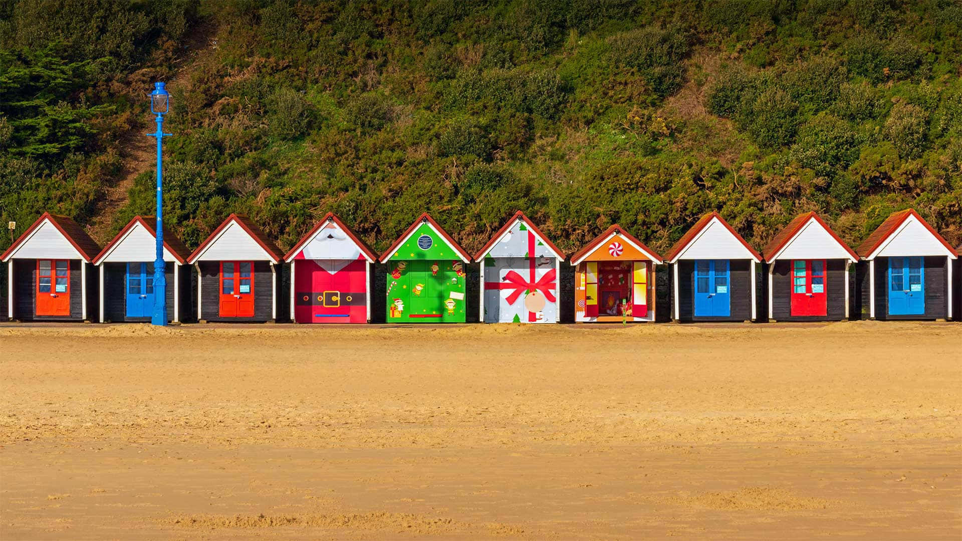 beach huts, sandy shore, lush green hill, Full HD Desktop Wallpaper