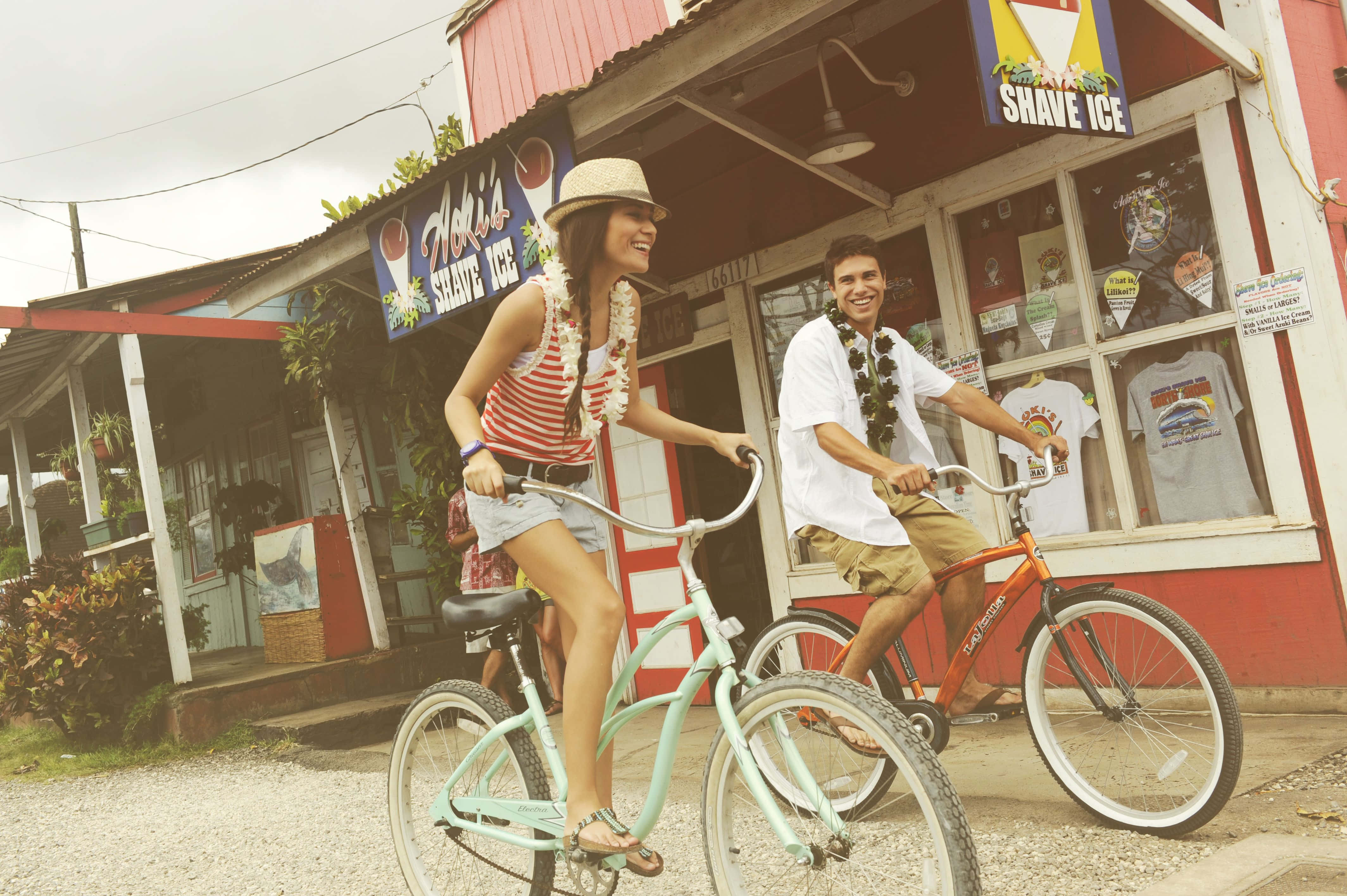 Beach Cruiser, shave ice shop, sunny tropical street, 4K Desktop Wallpaper