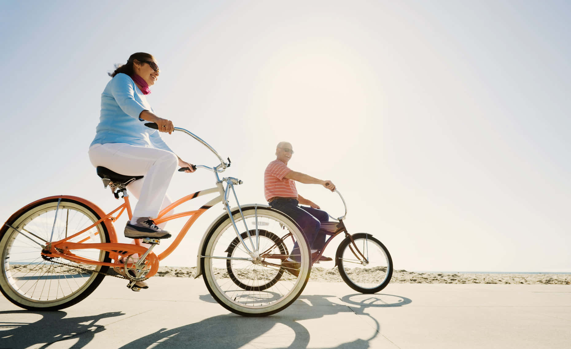 Beach Cruiser, vintage bicycles, bright sunny beach, HD Desktop Wallpaper