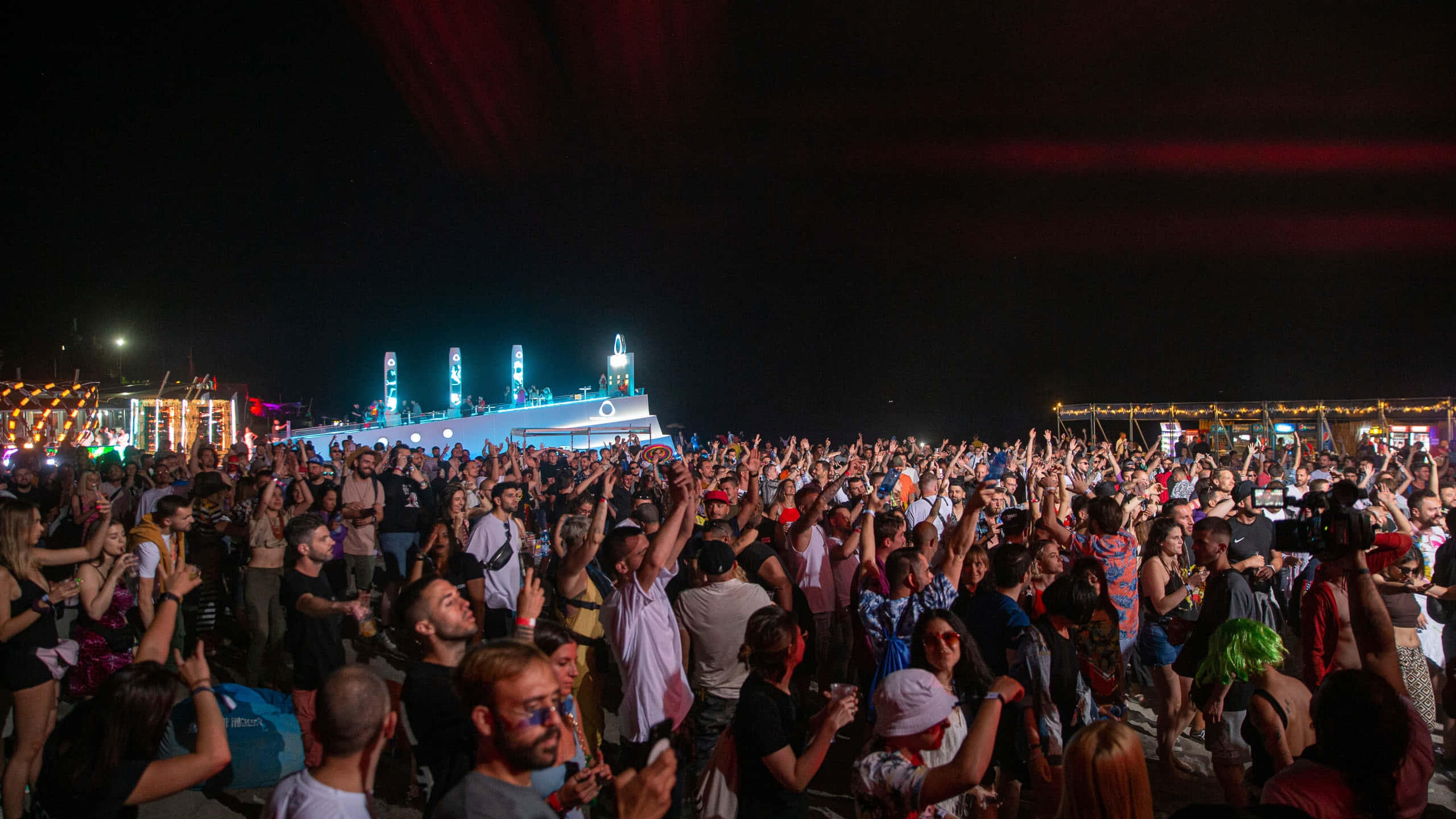 beach party, sunset, nighttime beach concert, 2K Desktop Wallpaper
