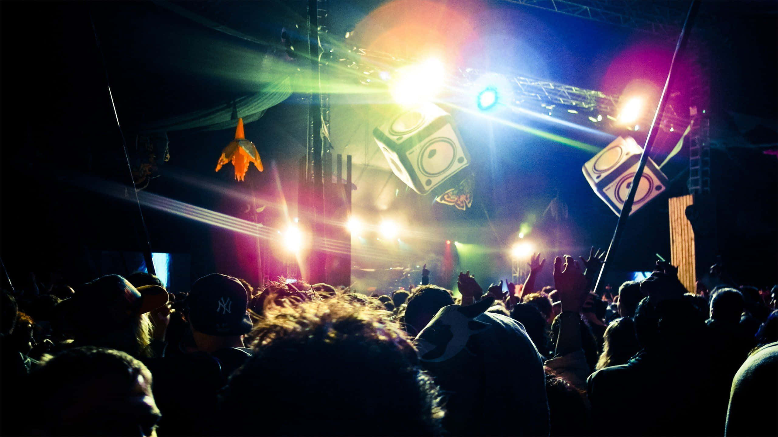 Beach Dance Party, palm trees, dazzling stage lights, 2K Desktop Wallpaper
