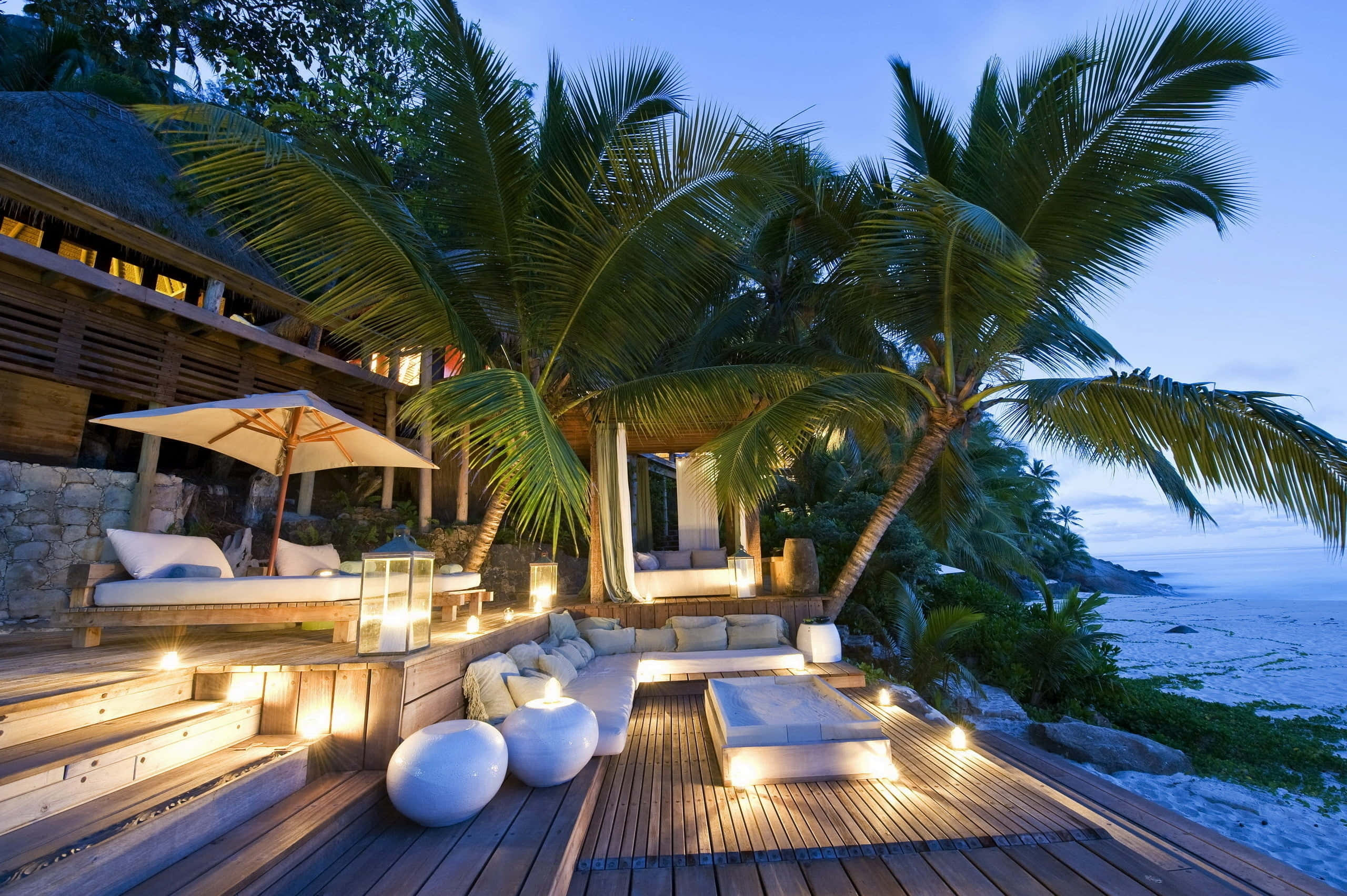 Beach Daybed, twilight seaside resort, palm trees, 2K Desktop Wallpaper