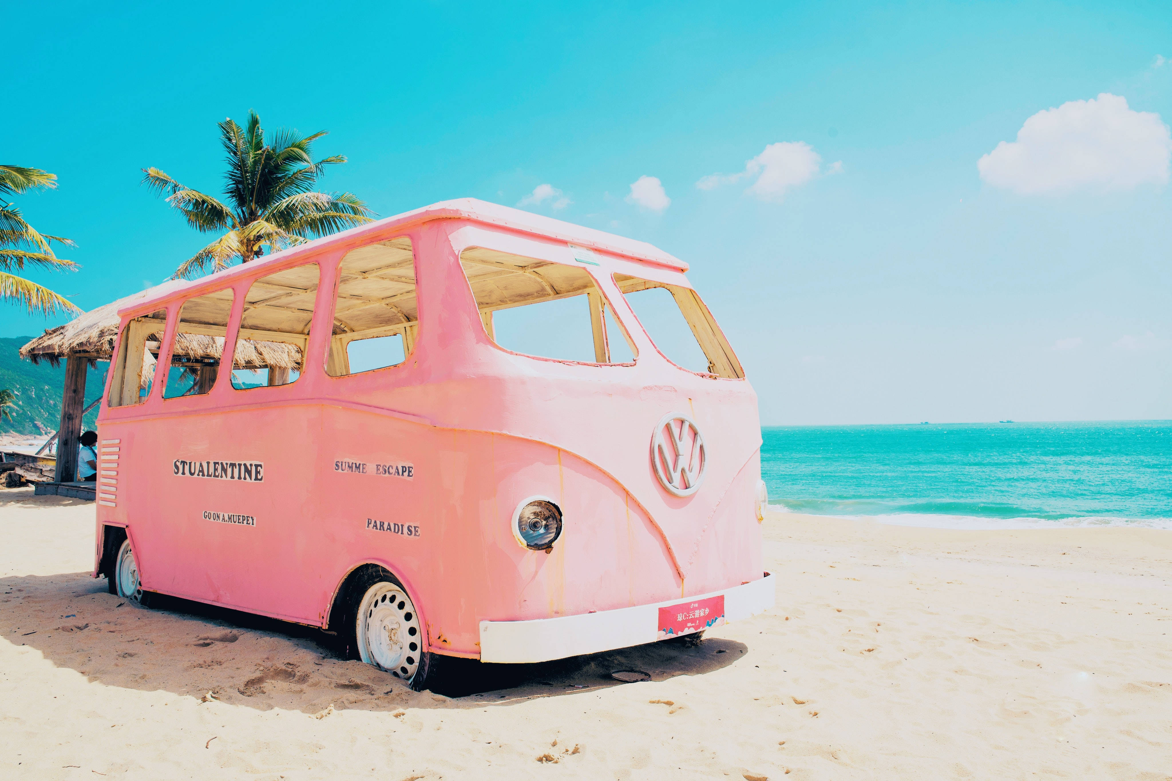 vintage pink Volkswagen van, sunny beach, turquoise water, 4K Desktop Wallpaper