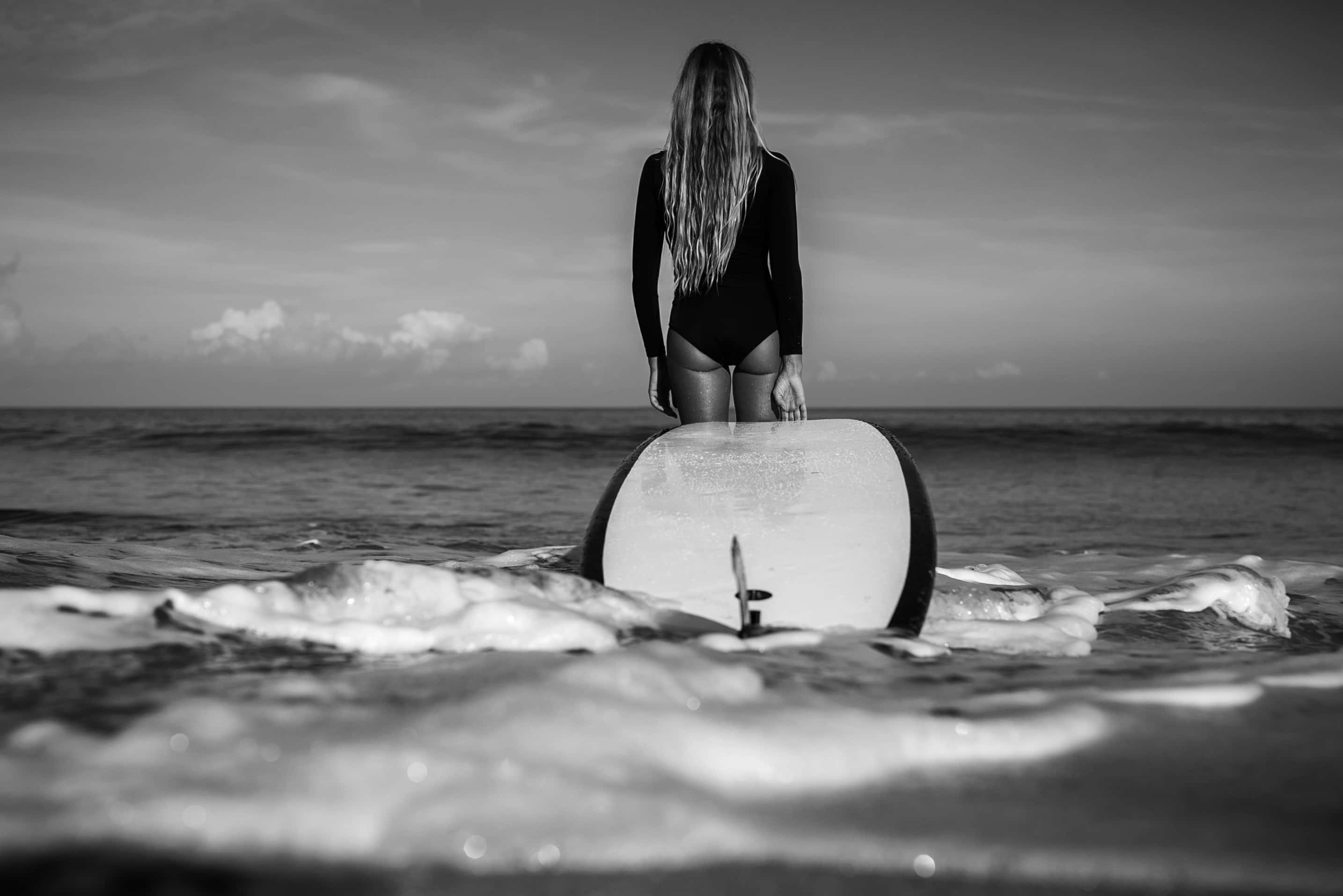 black and white surfboard, surfer, ocean's edge, 2K Desktop Wallpaper