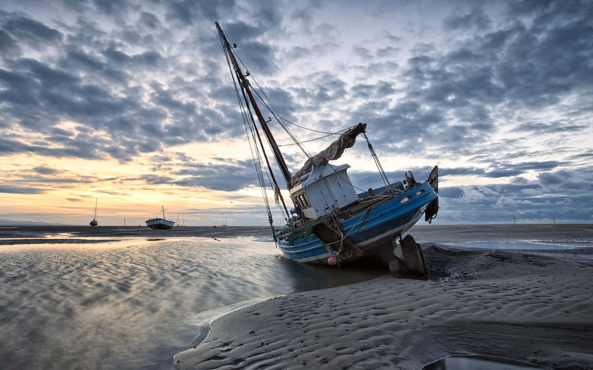 stranded sailboat, weathered blue fishing boat, wet sand, Full HD Desktop Wallpaper