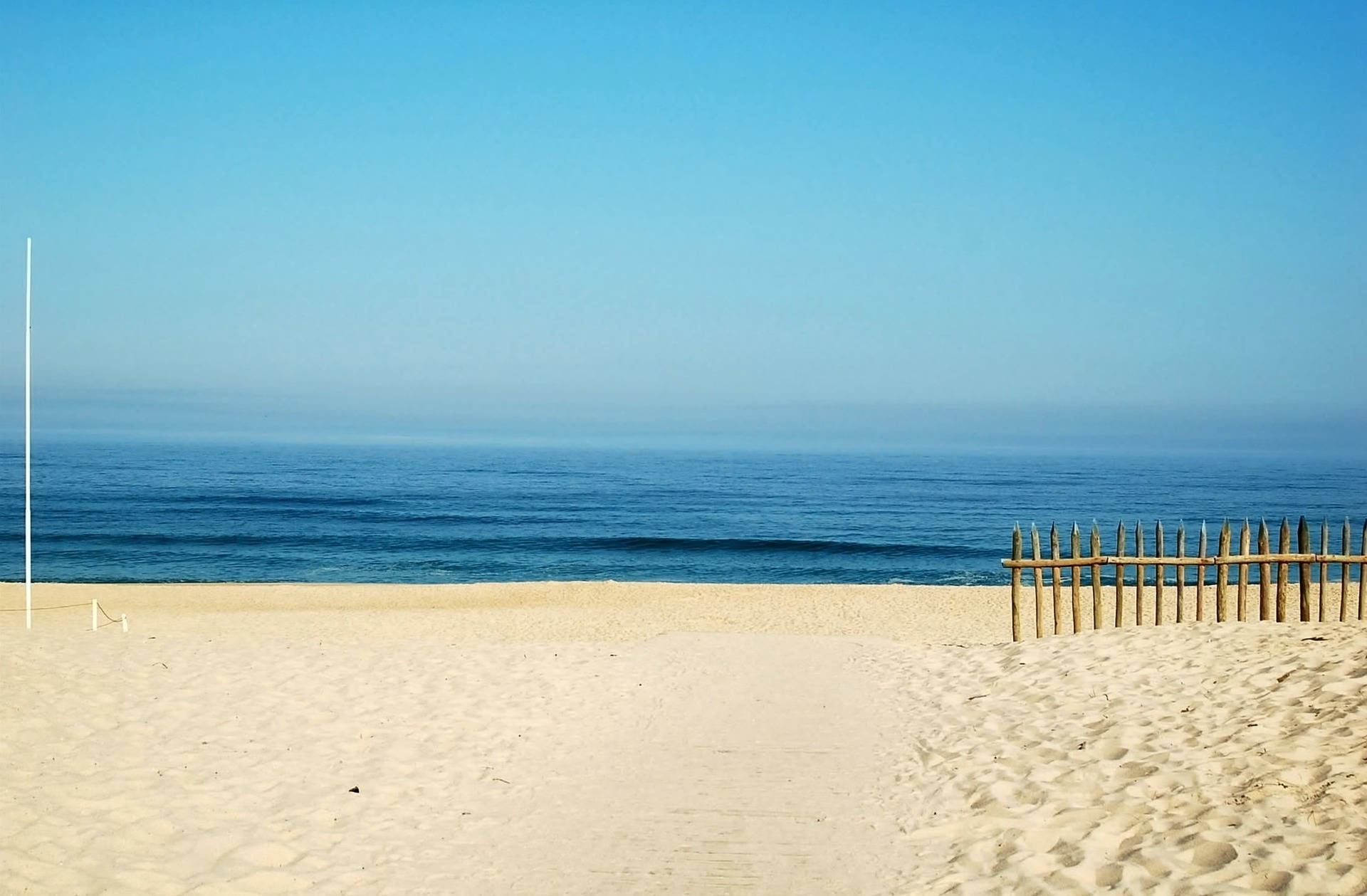 empty beach, soft white sand, calm blue ocean, Full HD Desktop Wallpaper