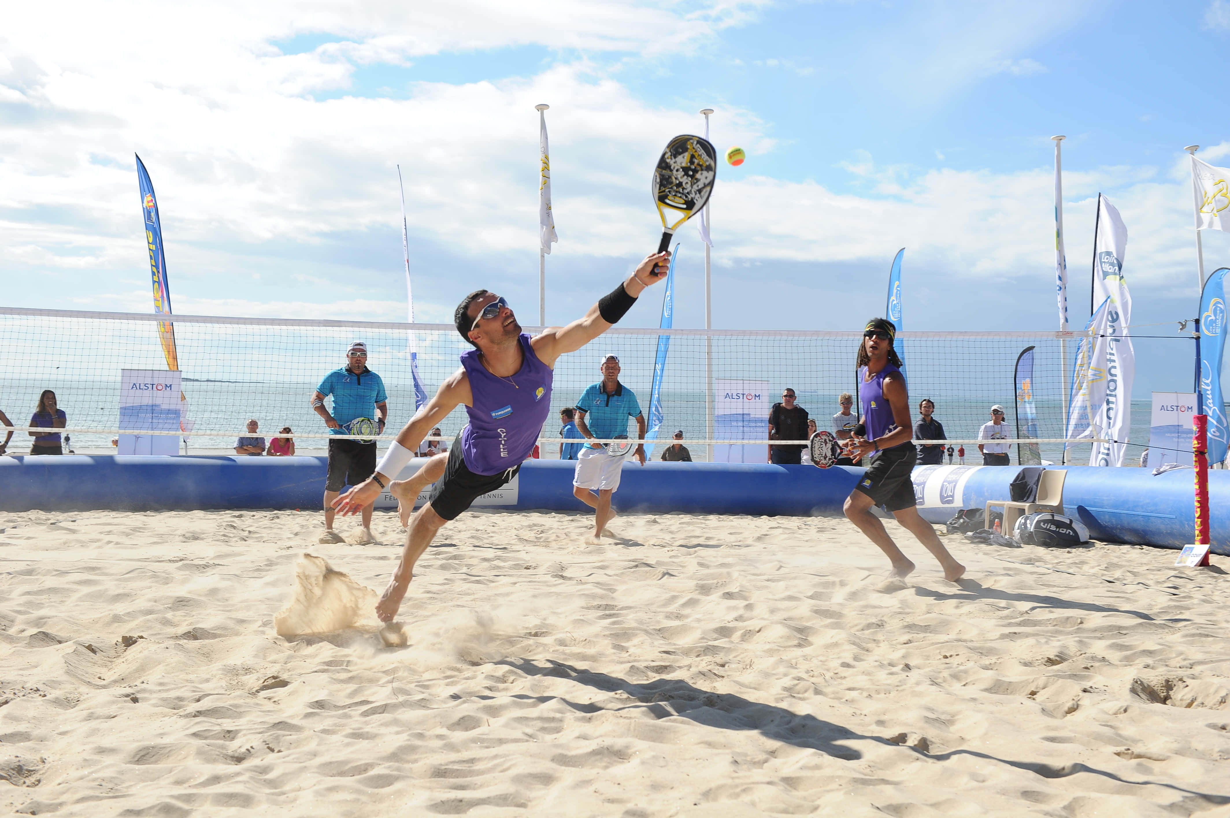 beach tennis, sandy court, sunny, 4K Desktop Wallpaper