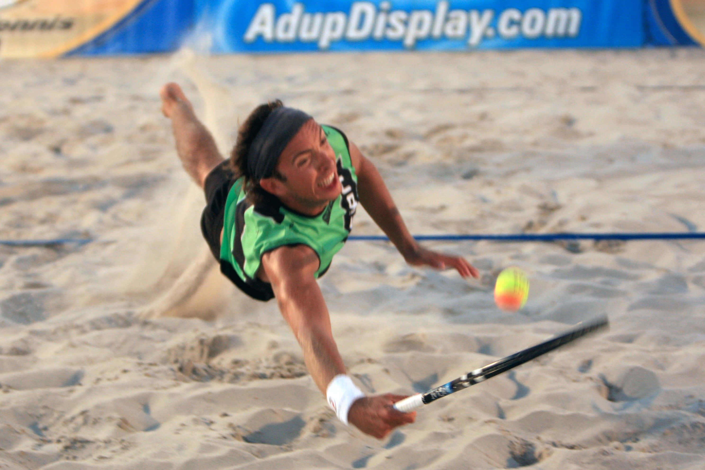 beach tennis, male beach tennis player, bright tennis ball, 2K Desktop Wallpaper