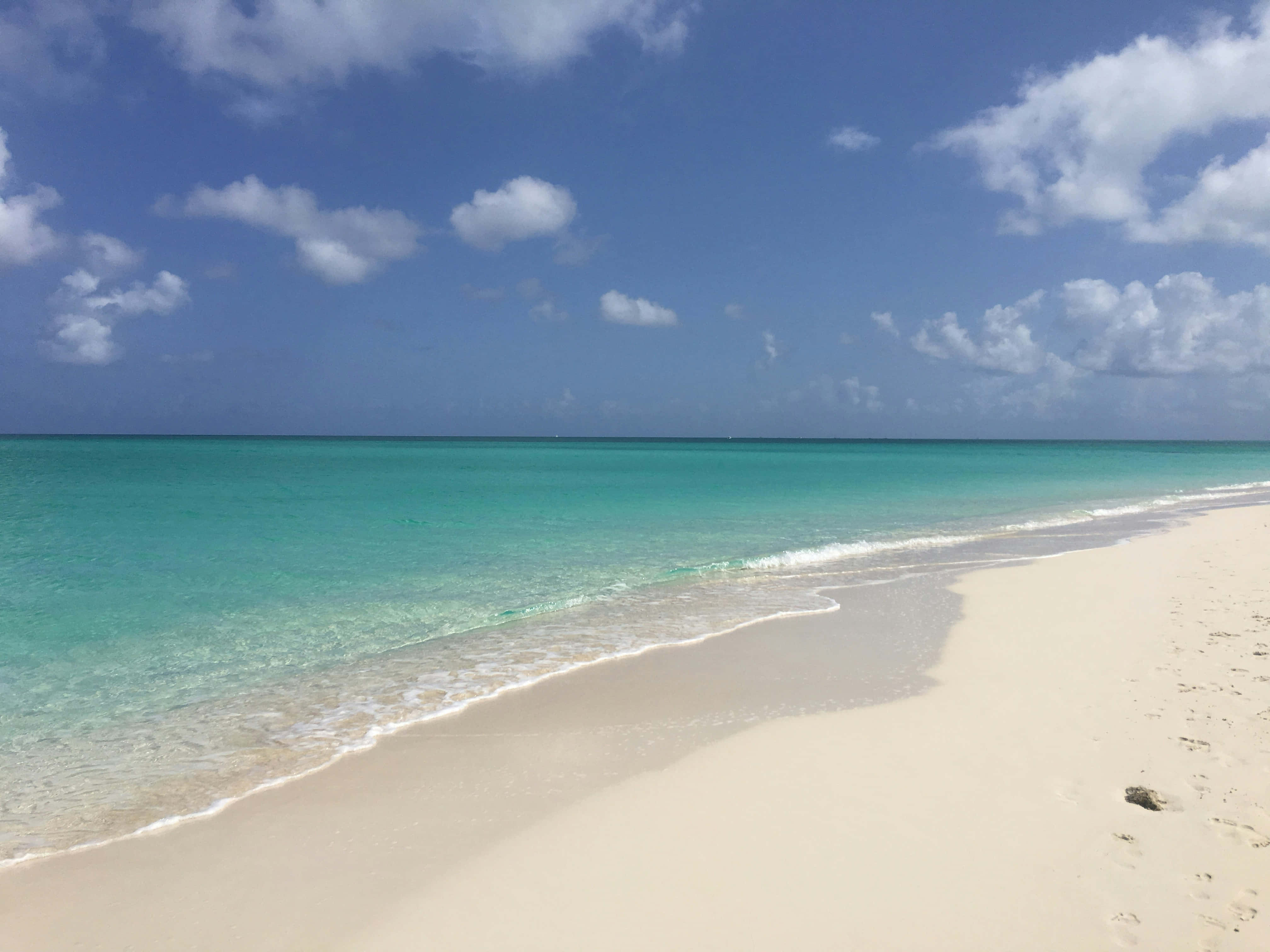 serene beige beachscape, tropical beach, turquoise waters, 4K Desktop Wallpaper
