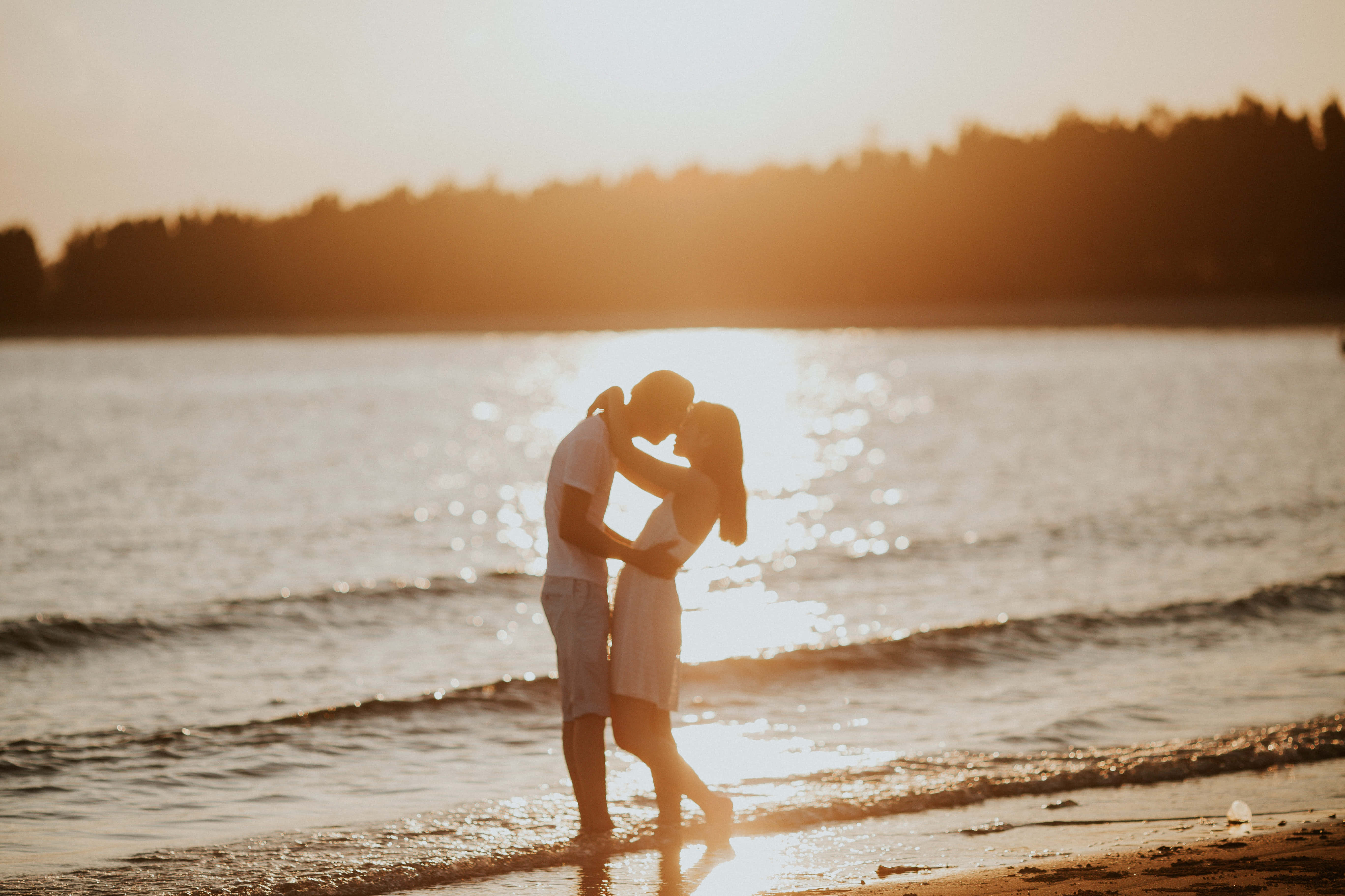 beach lovers, sunlit beach, golden sunset, 5K Desktop Wallpaper