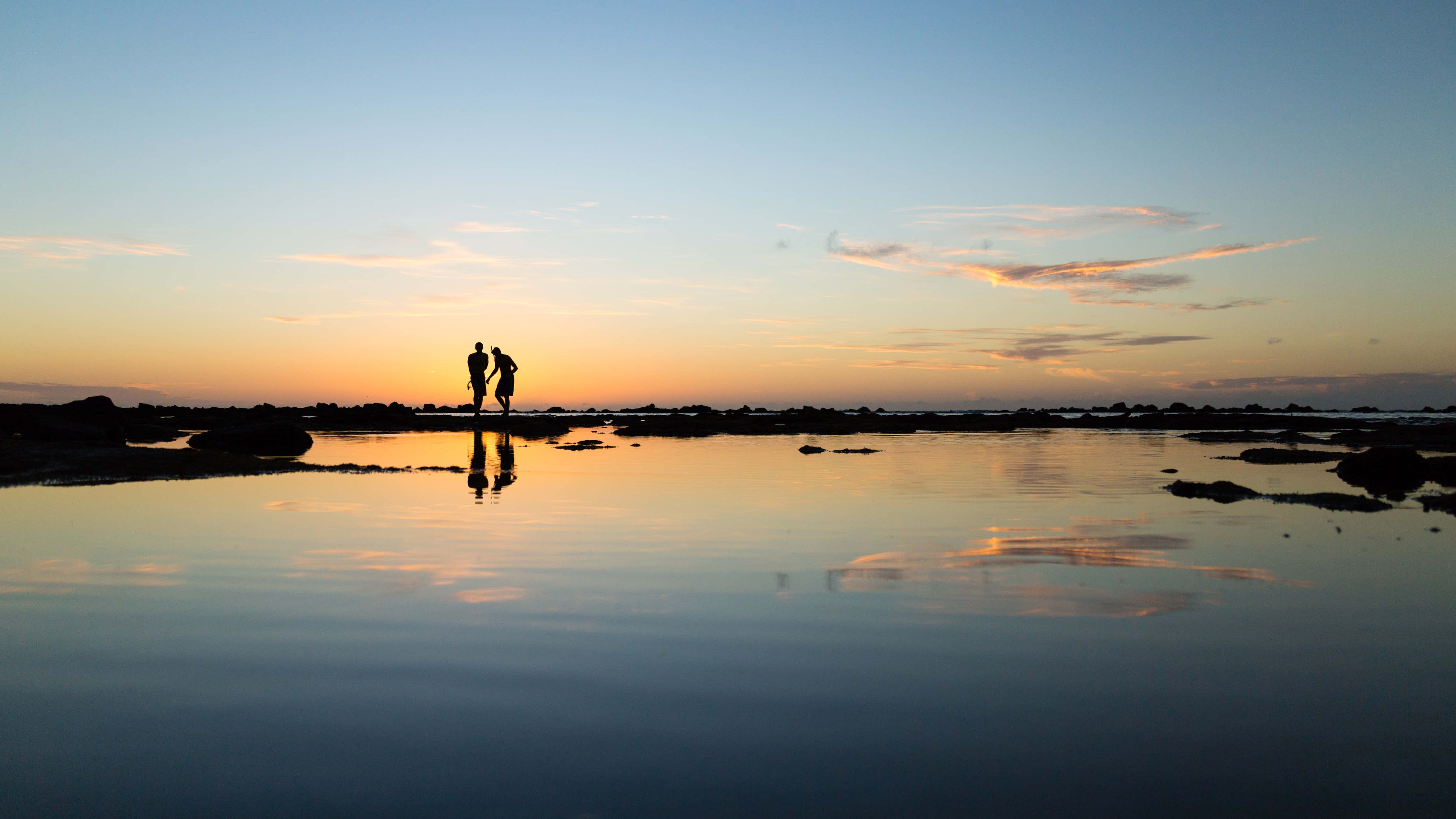 Beach Lovers, 5404 x 3040, sunset, 5K Desktop Wallpaper