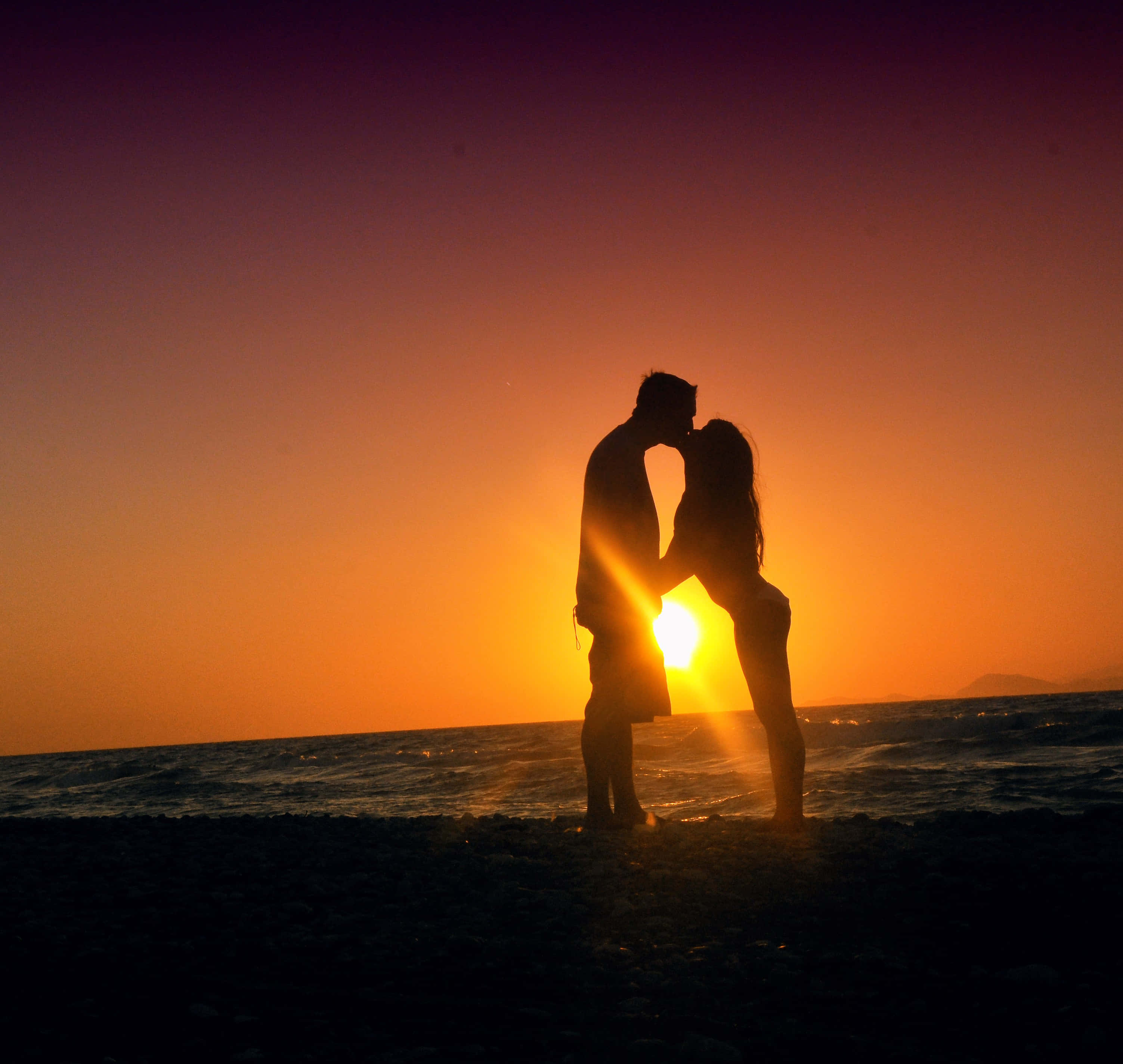 beach lovers, sunset, couple, 2K Desktop Wallpaper