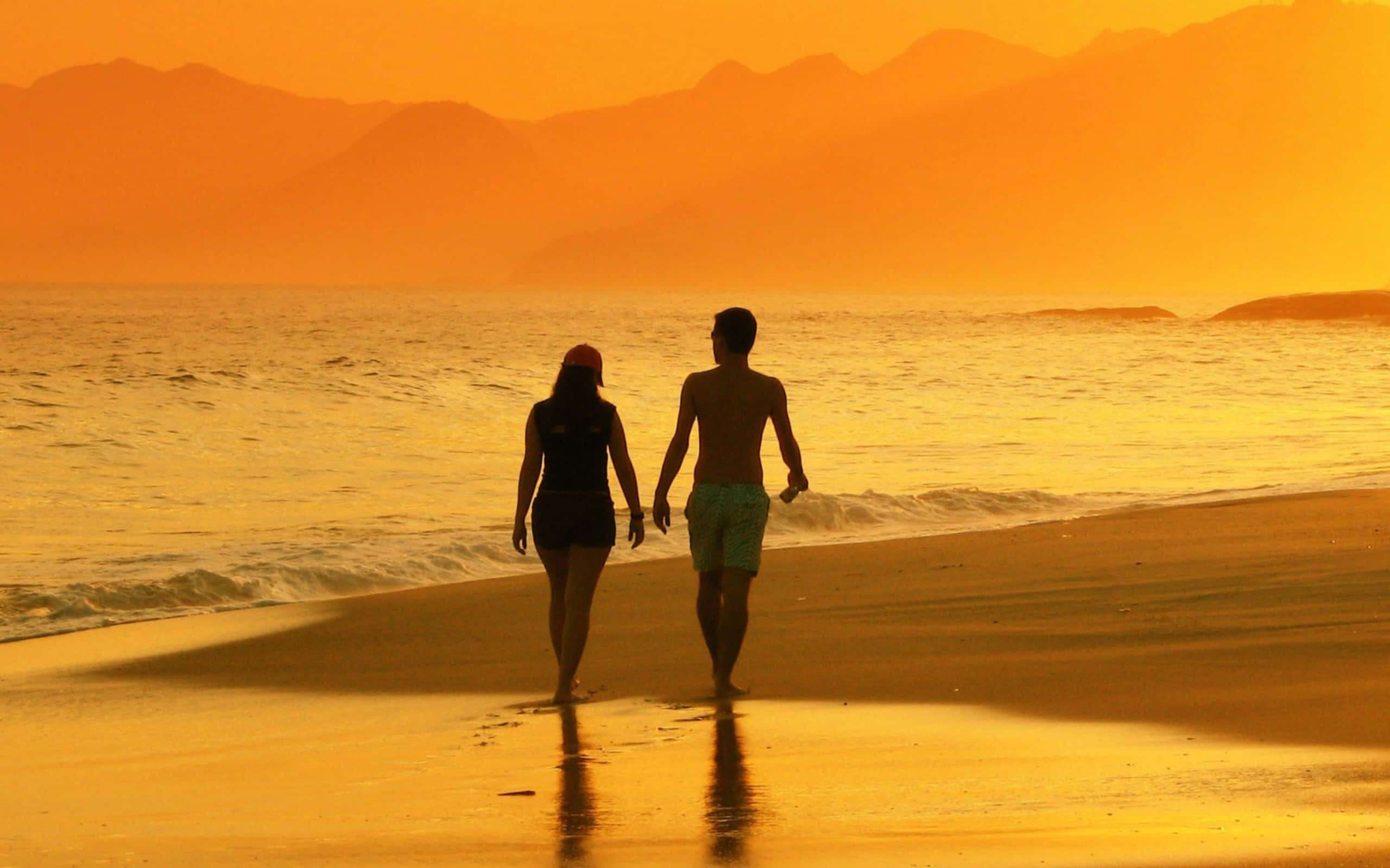 beach lovers, golden beach, sunset, 2K Desktop Wallpaper