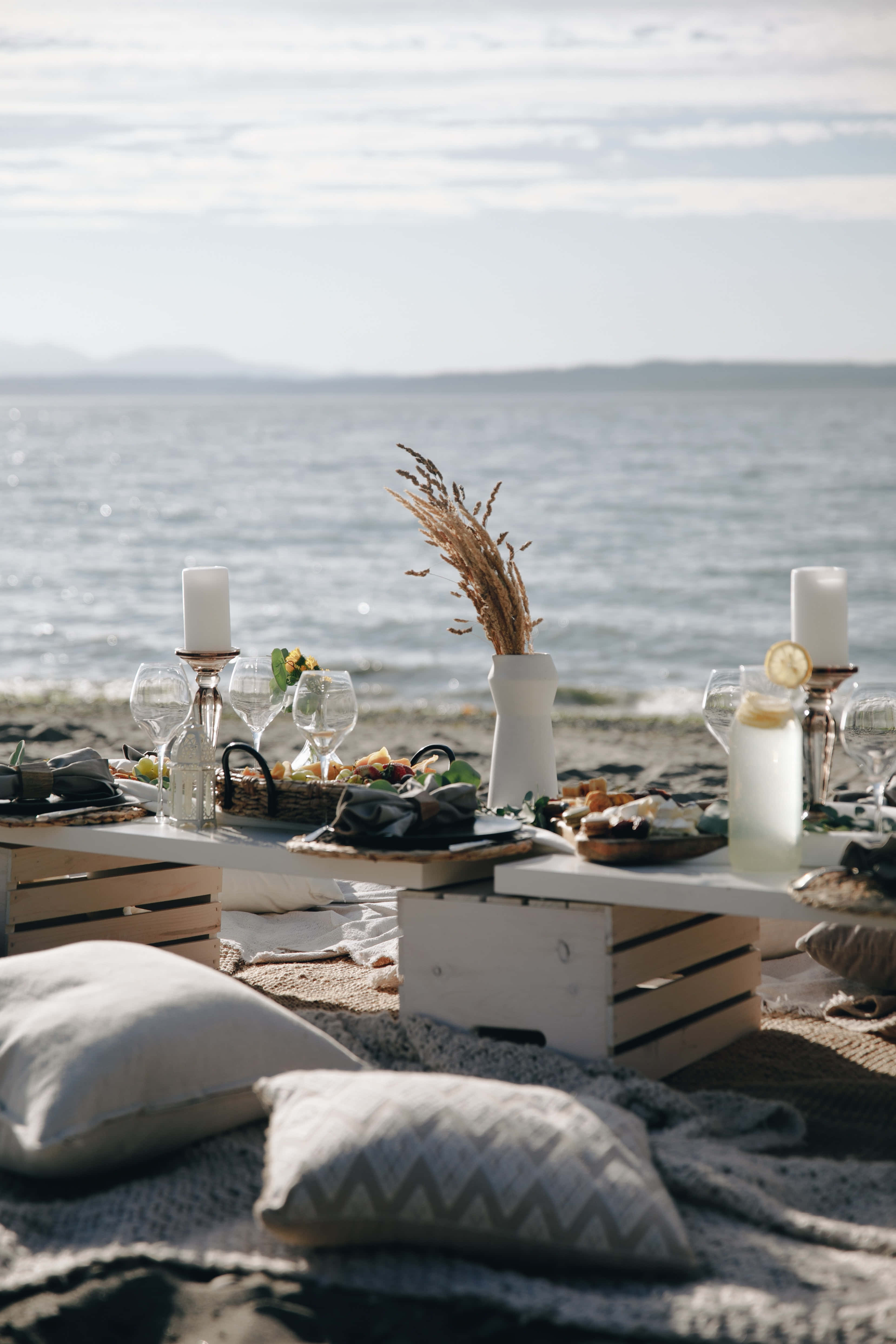 Beach Picnic, white crates, tableware, 4K Phone Wallpaper