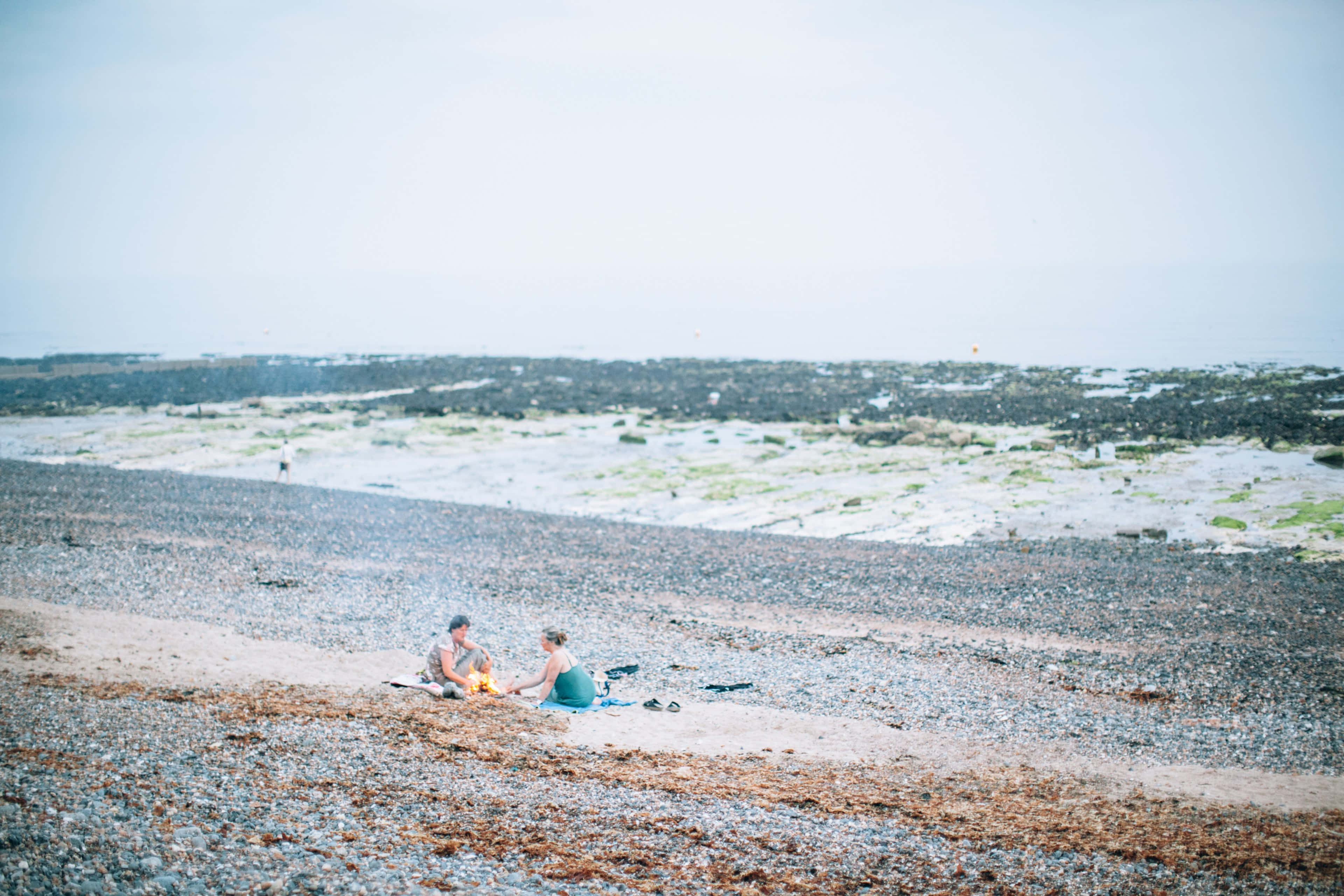 beach picnic, sunset, pebbled beach, 4K Desktop Wallpaper