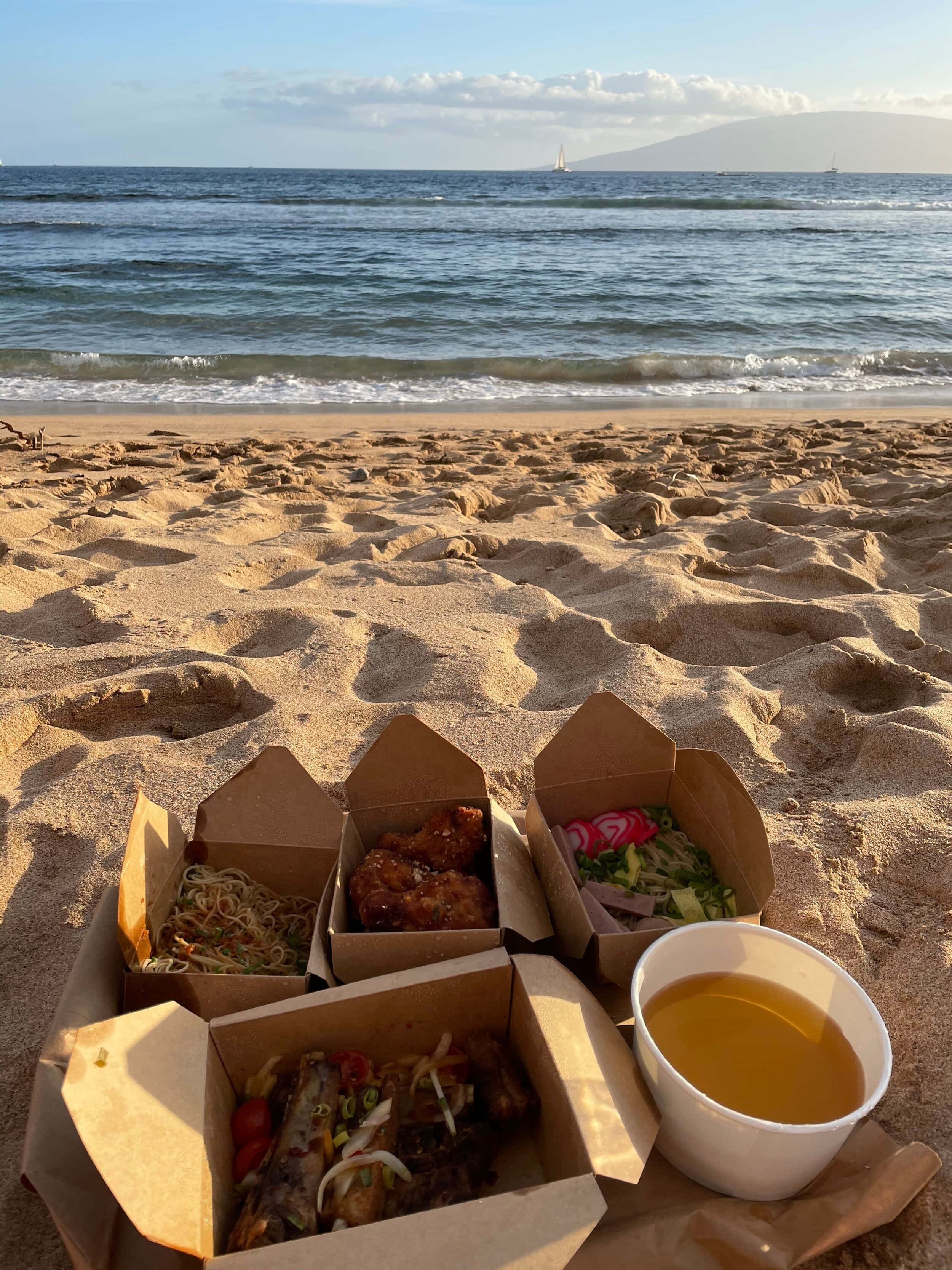 Beach Picnic, sandy beach, ocean waves, 2K Phone Wallpaper