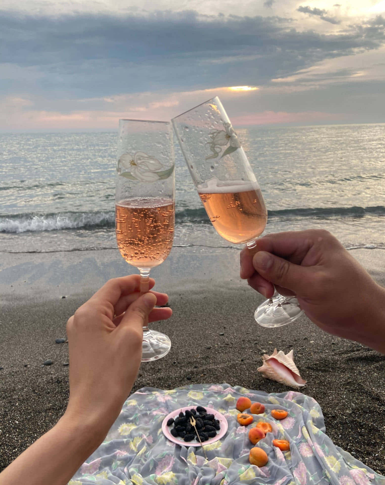 beach picnic, sunset, champagne flutes, Full HD Phone Wallpaper