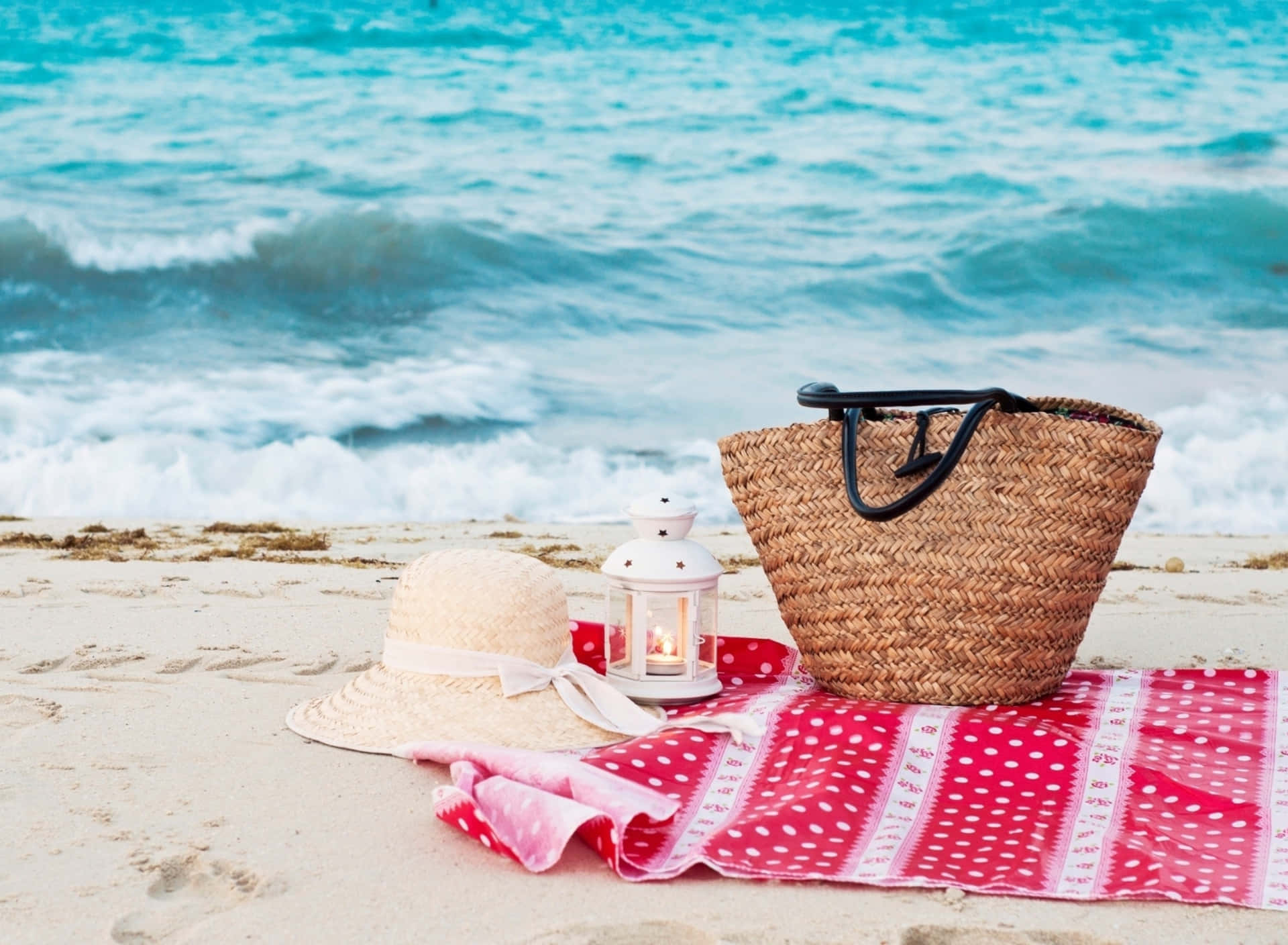 straw hat lantern, woven basket, pink polka-dot towel, Full HD Desktop Wallpaper