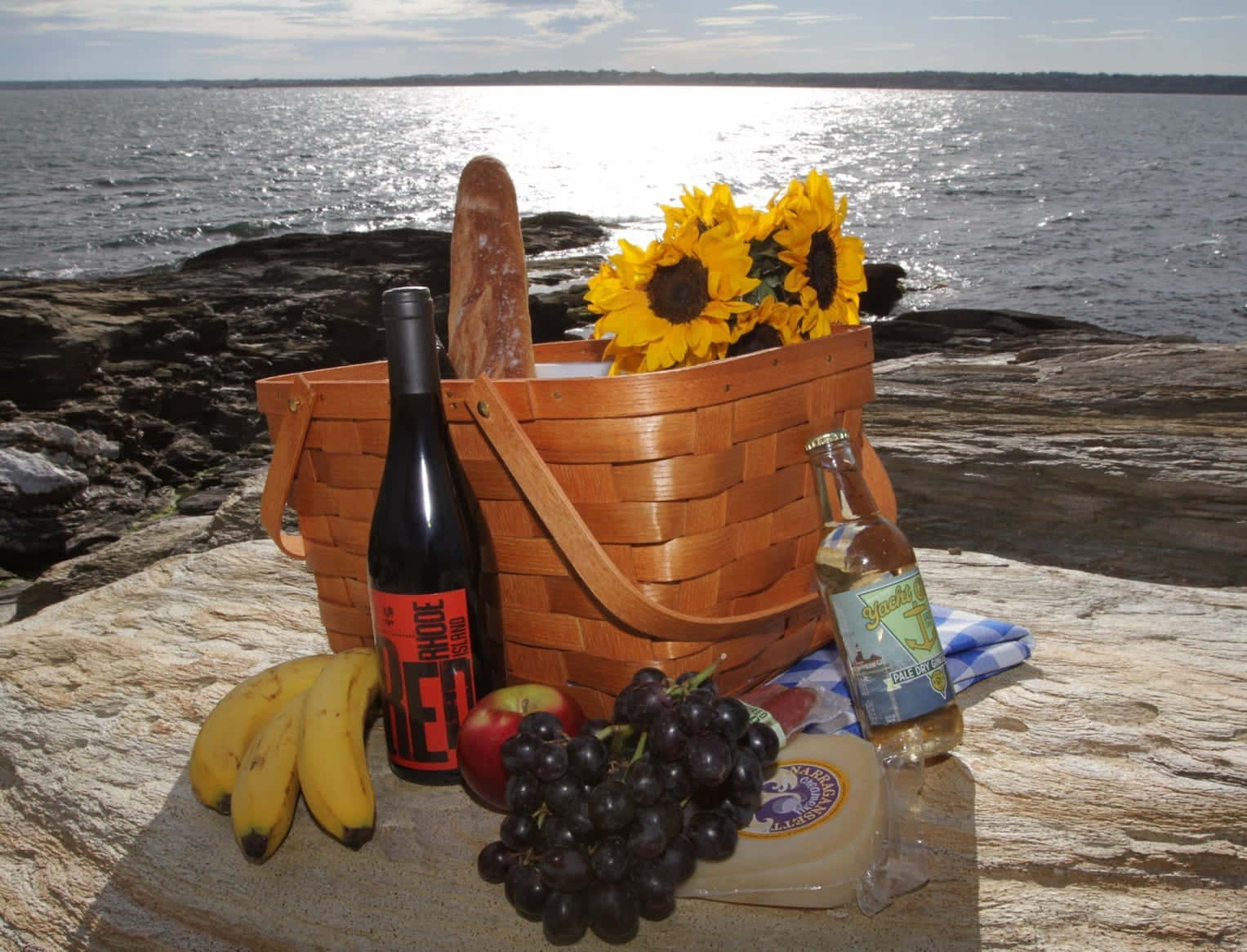 beach picnic, wooden picnic basket, sunflowers, HD Desktop Wallpaper