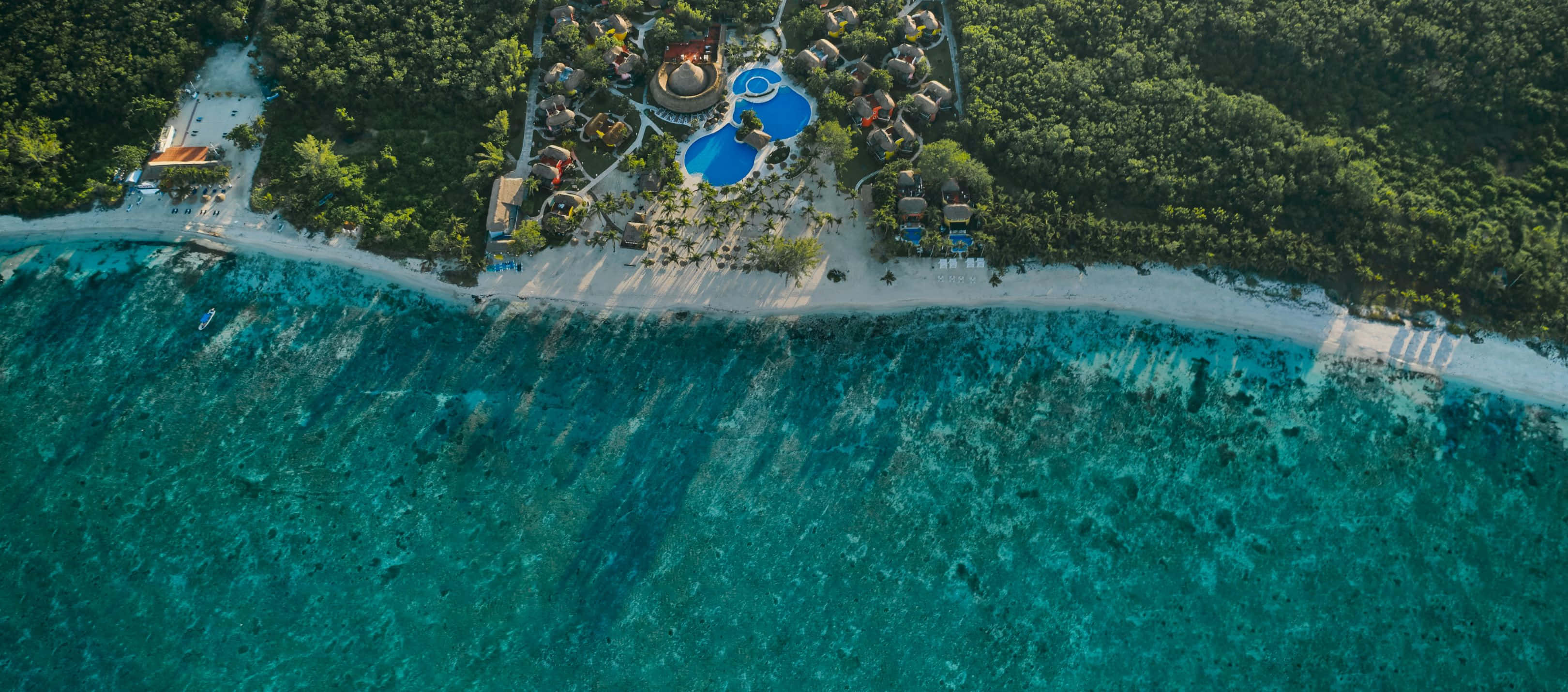 luxury resort, white sand beach, turquoise waters, 2K Desktop Wallpaper