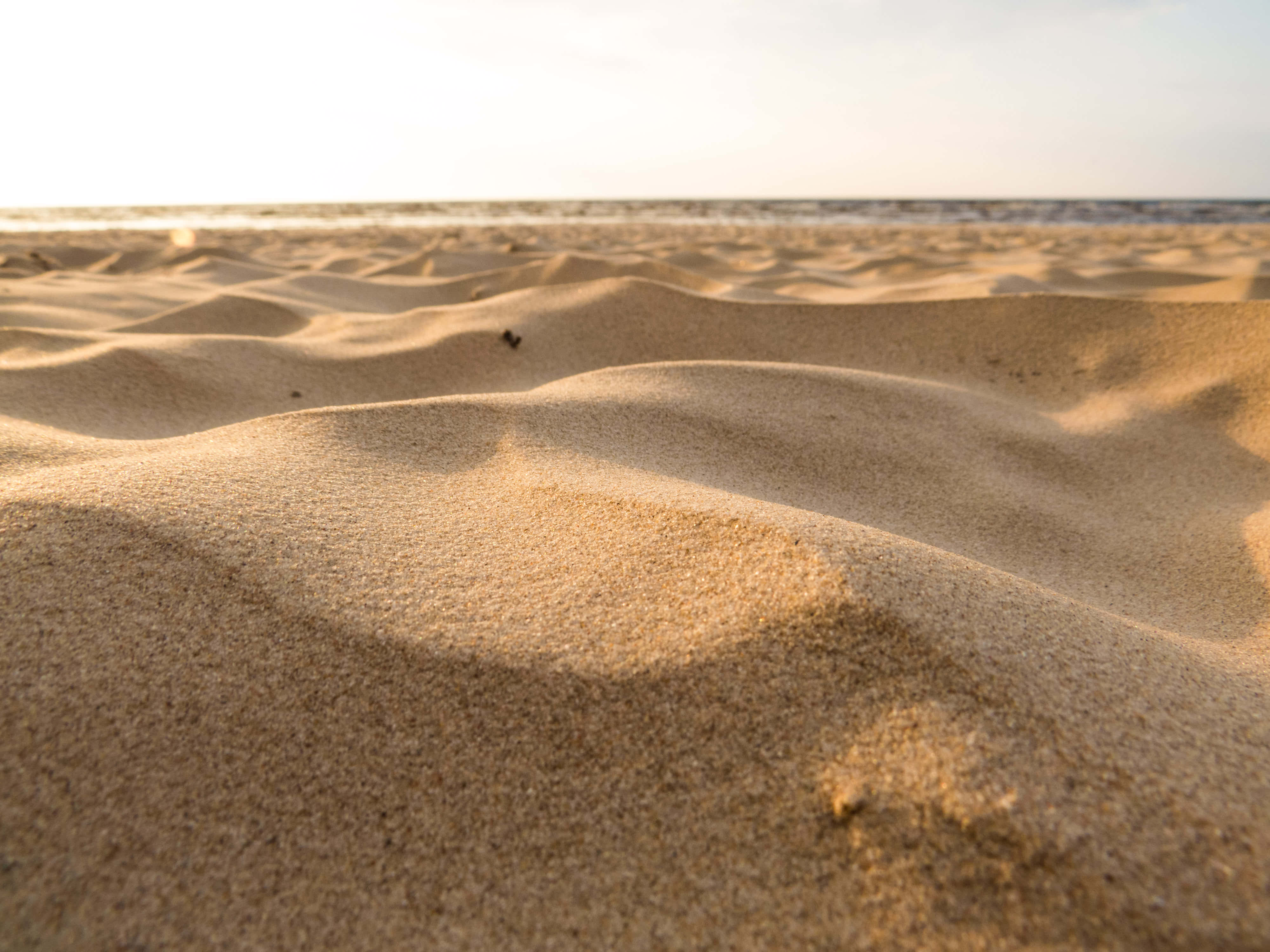 beach sand, golden sand dunes, warm sunrise light, 4K Desktop Wallpaper