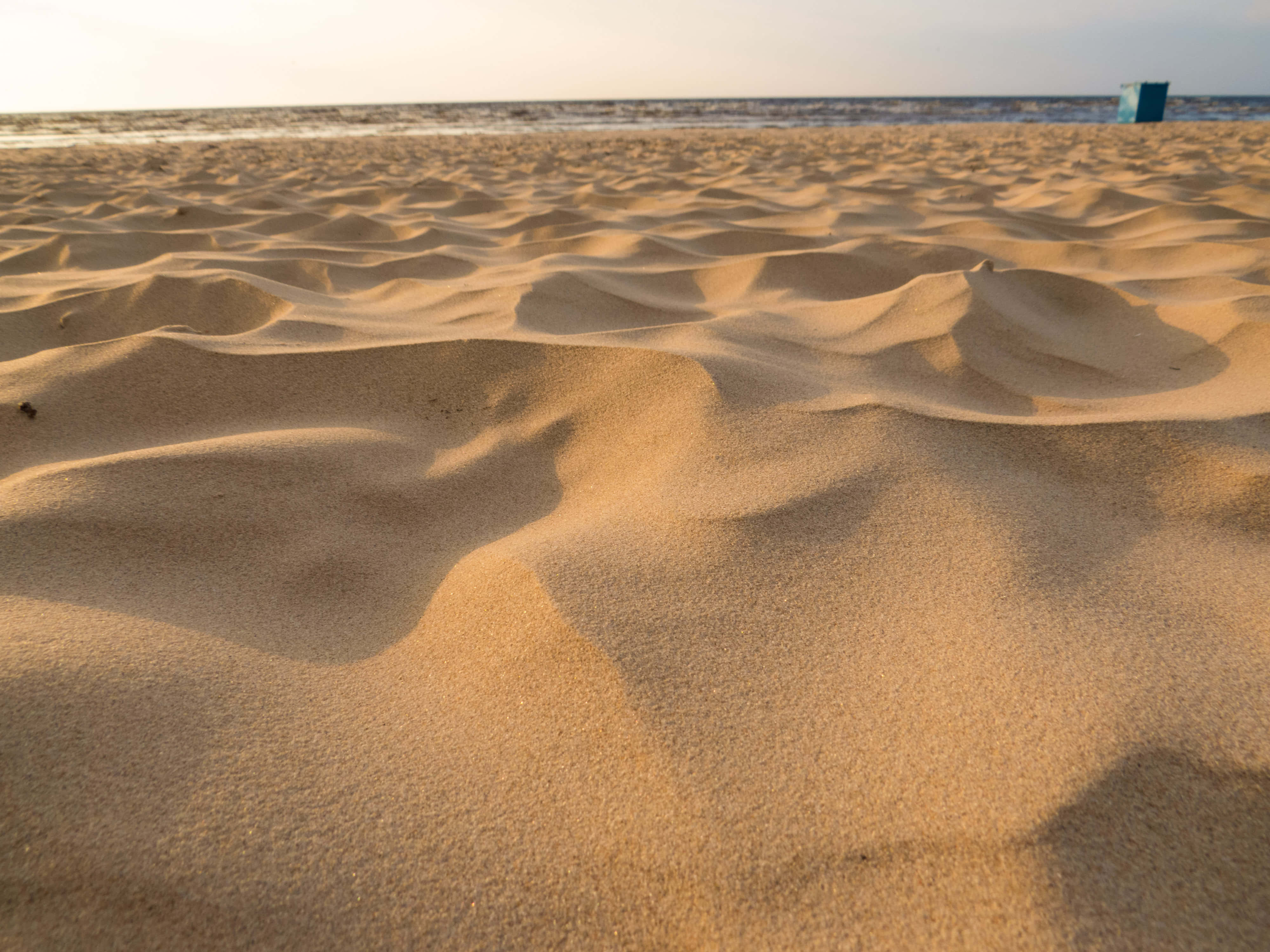 beach sand, golden sand dunes, calm ocean, 4K Desktop Wallpaper