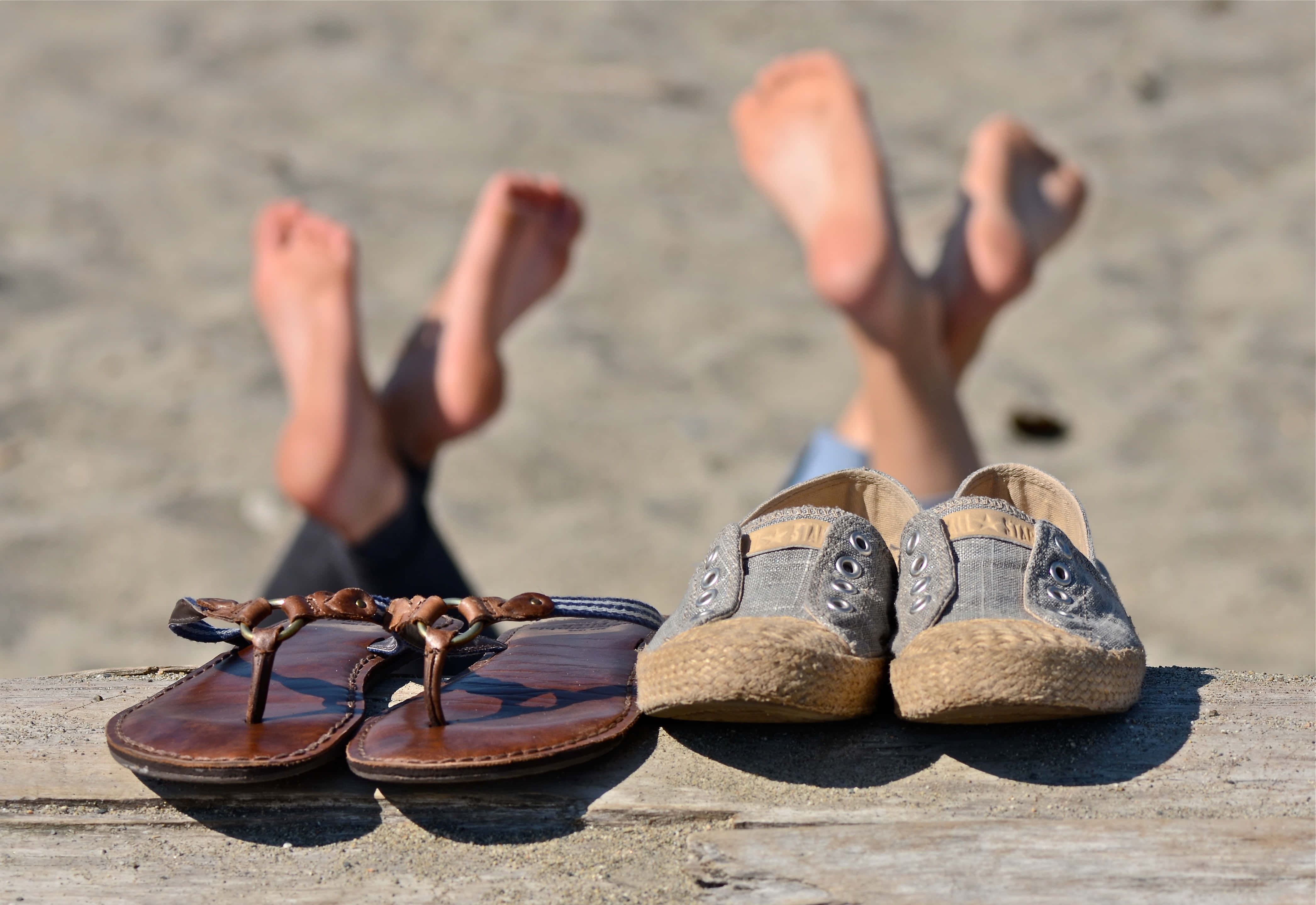 beach sandals, sunny beach, wooden plank, 4K Desktop Wallpaper