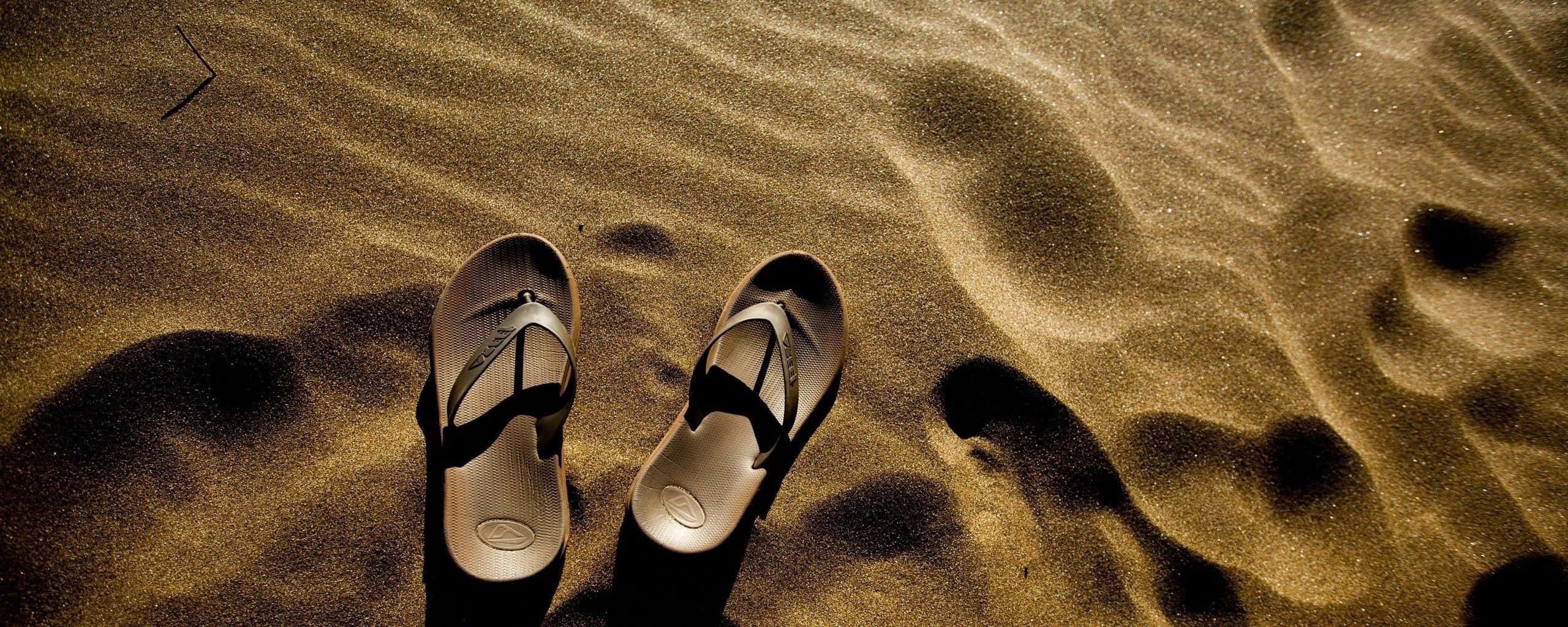 beach sandals, flip flops, golden sand, 2K Desktop Wallpaper