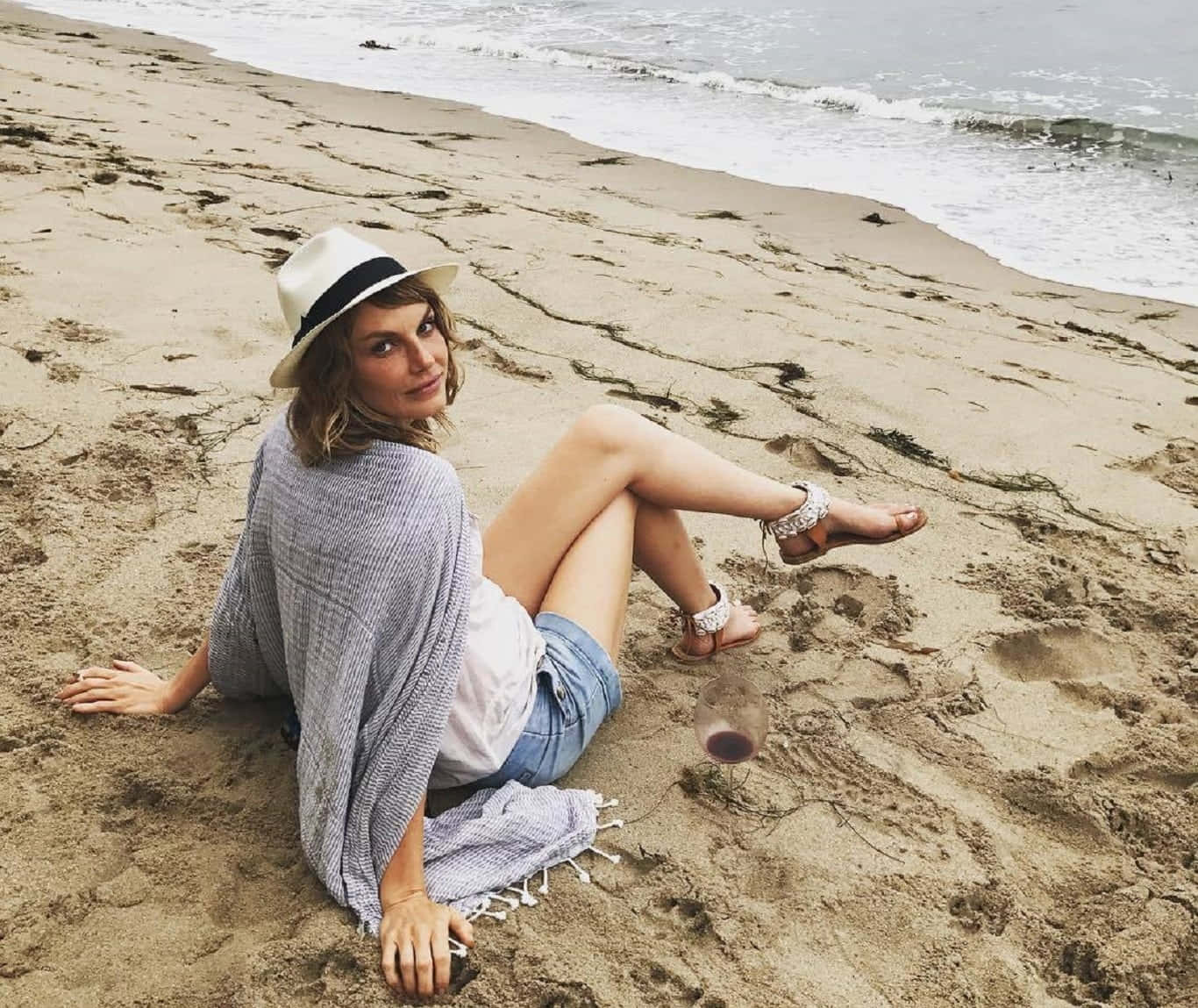 Beach Sandals, straw hat, denim shorts, HD Desktop Wallpaper