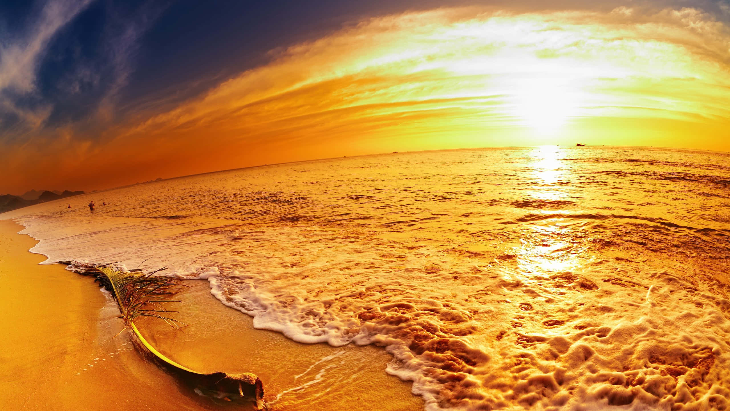 beach sunset, golden hues, ocean, 2K Desktop Wallpaper