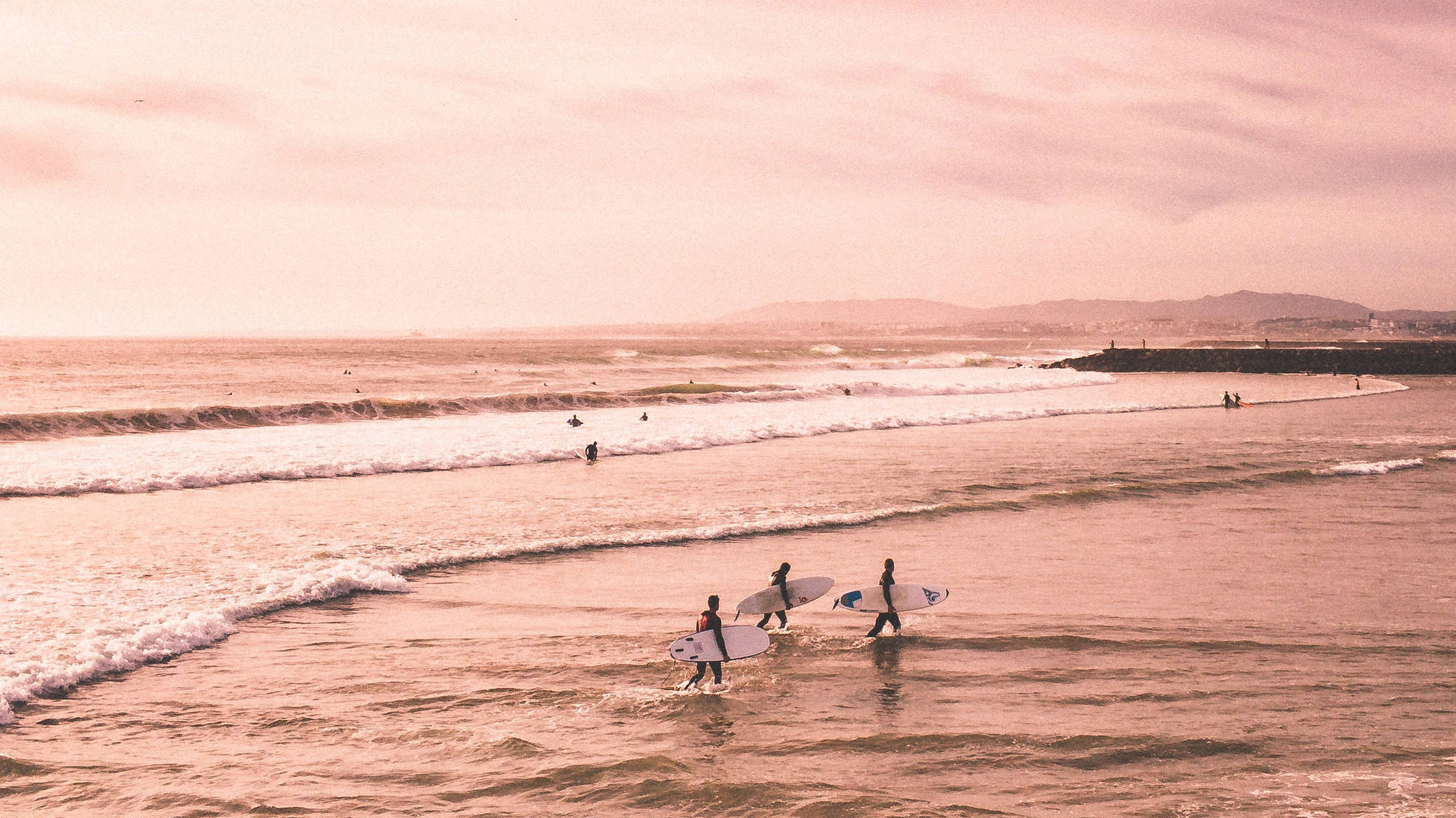 2560x1440, summer beach surfers, pink-hued ocean, 2K Desktop Wallpaper