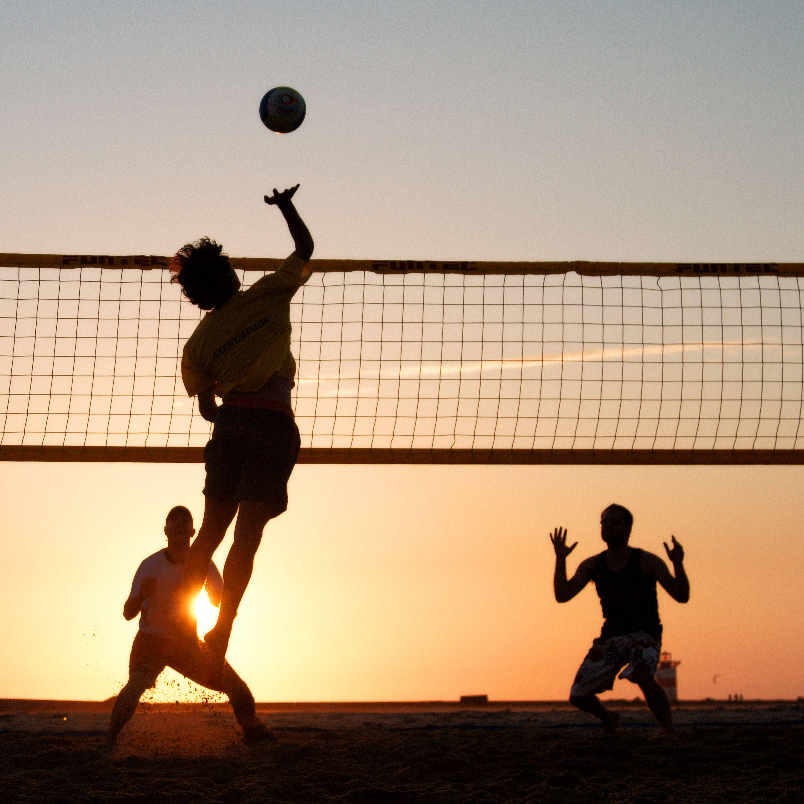 beach volleyball, men silhouette, sunset, 2K Desktop Wallpaper