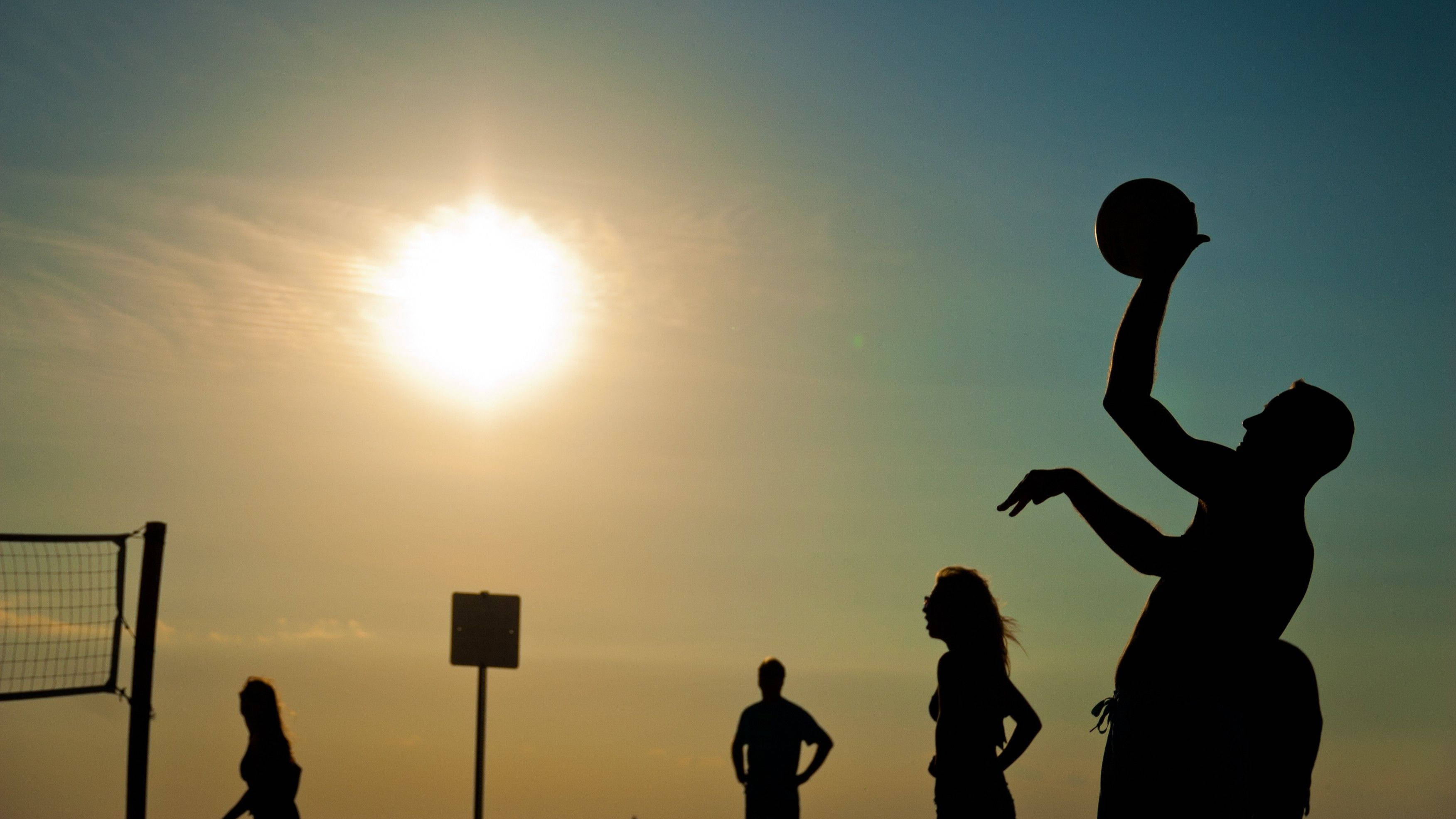 Beach Volleyball, silhouette, glowing sunset sky, 2K Desktop Wallpaper