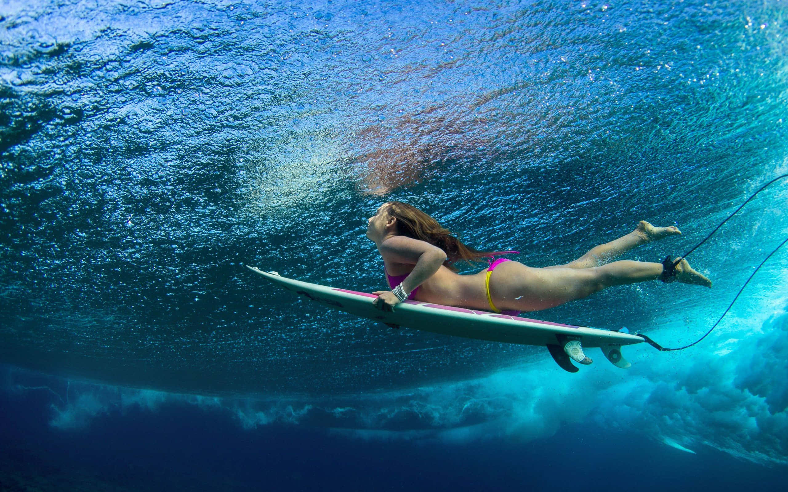 beach water sports, surfer, crashing wave, 2K Desktop Wallpaper