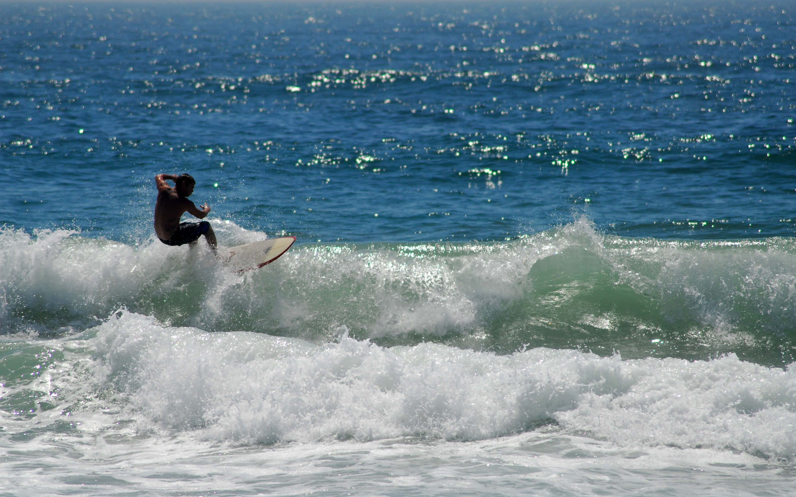 beach water sports, surfer, sunlit ocean wave, 2K Desktop Wallpaper